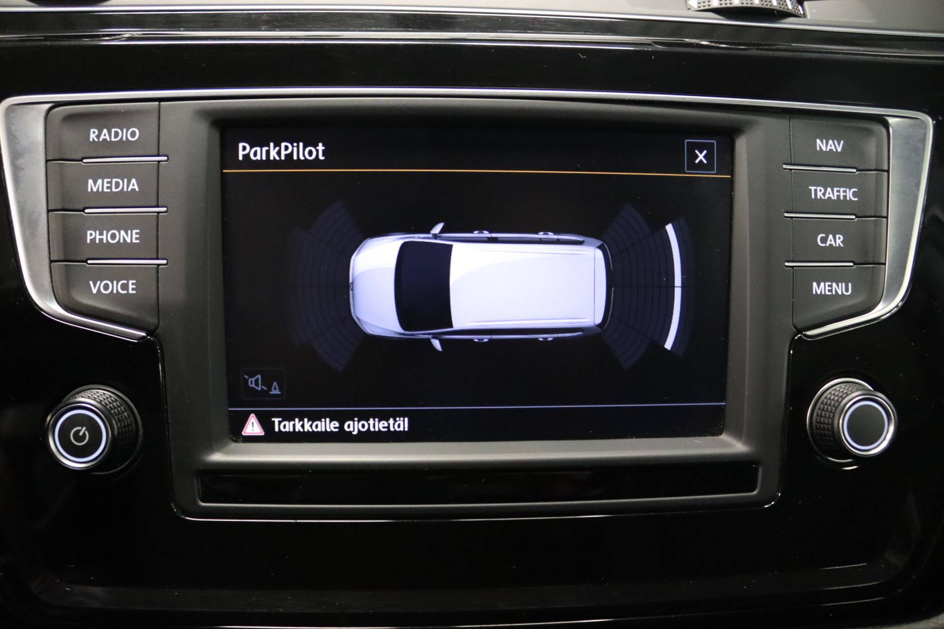 VOLKSWAGEN Touran 2016