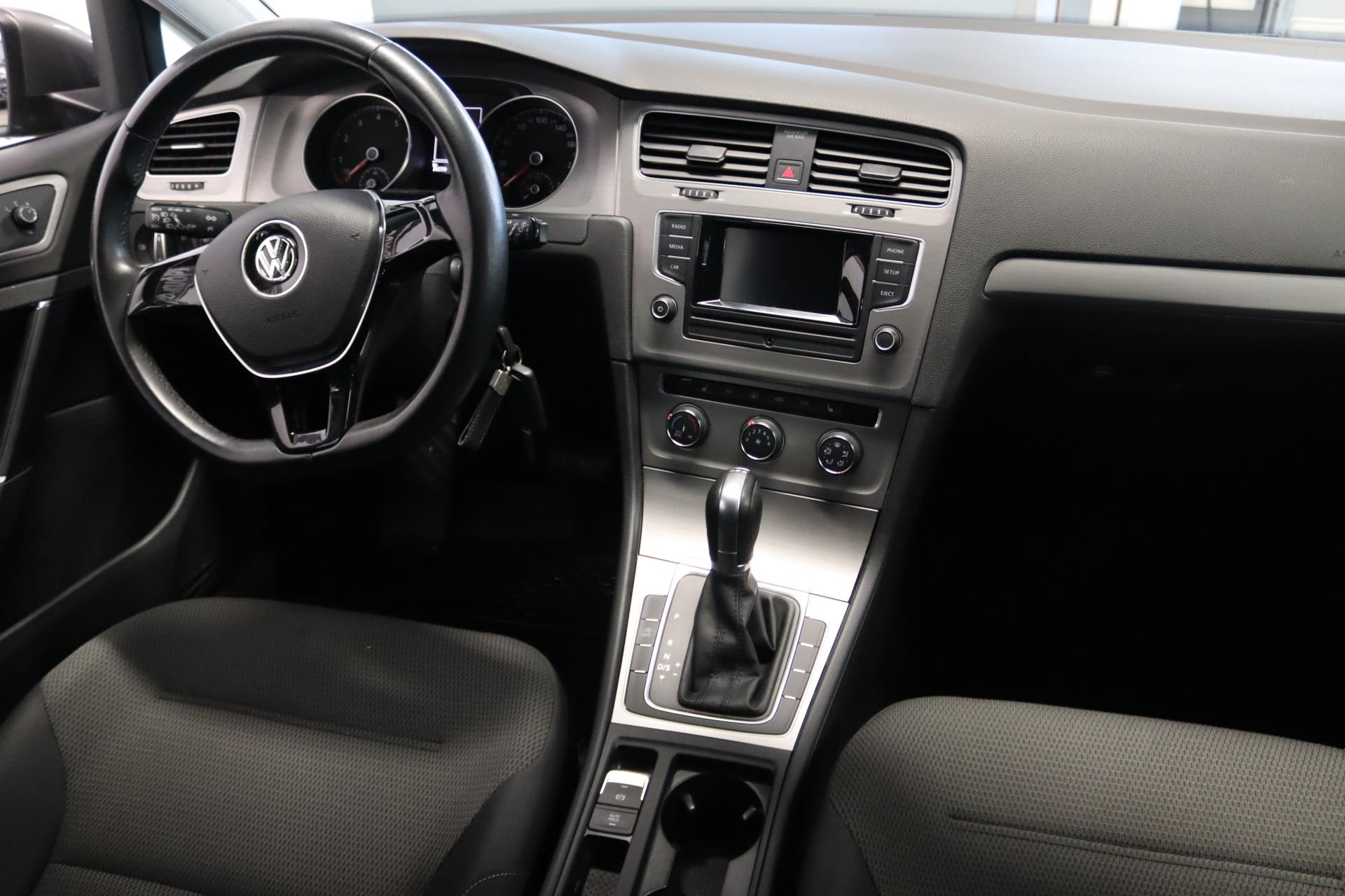 VOLKSWAGEN Golf 2016