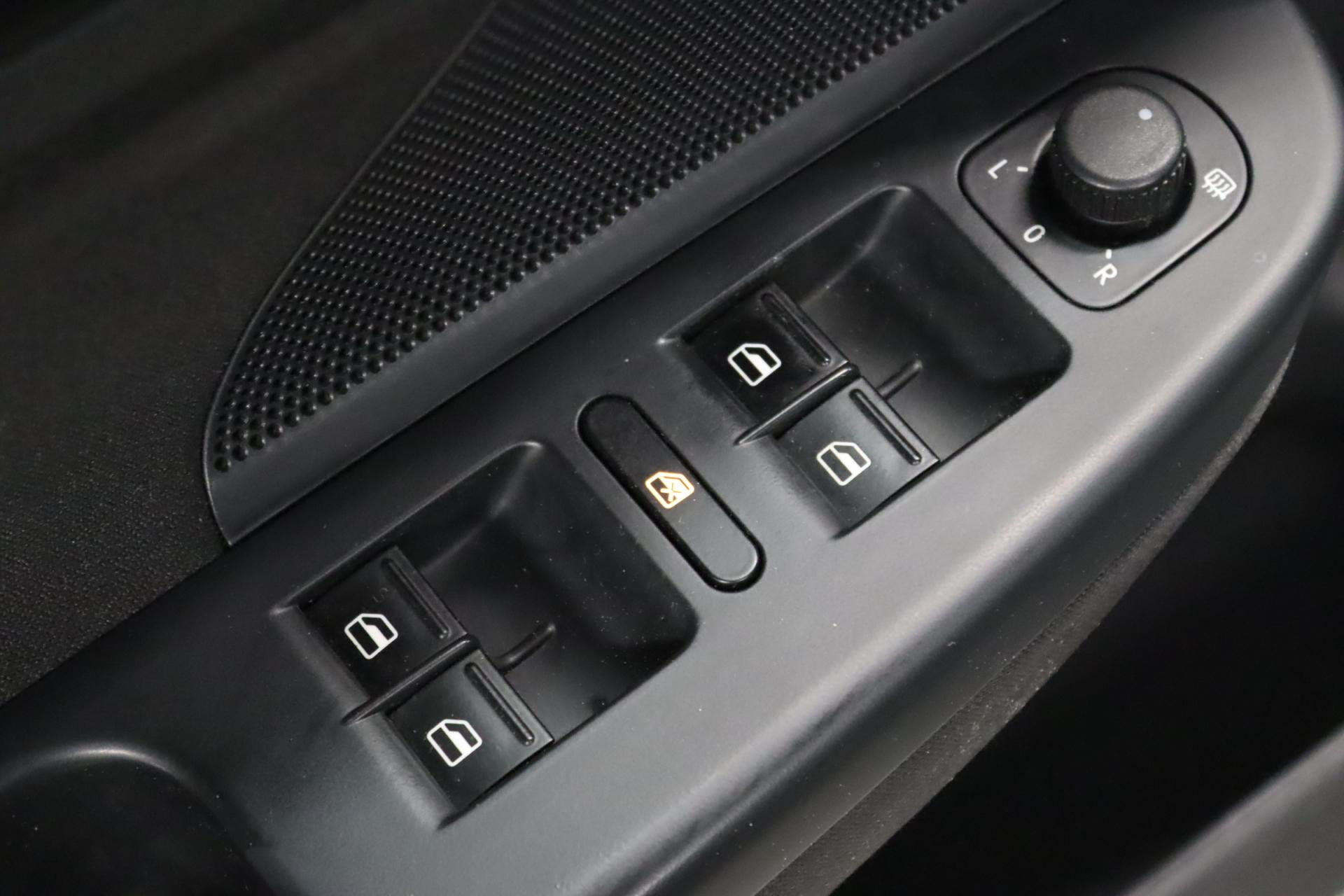 VOLKSWAGEN Golf 2012