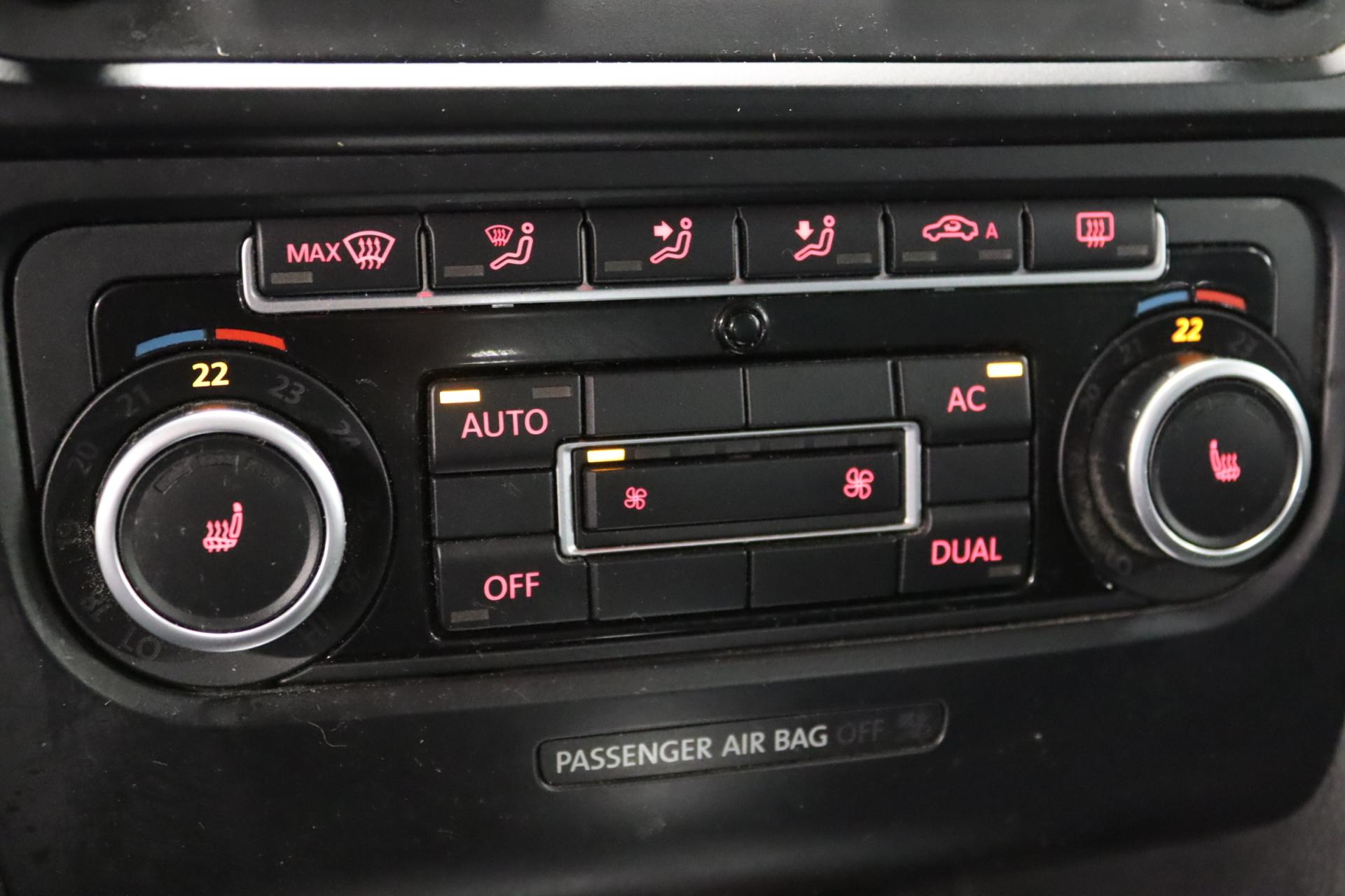 VOLKSWAGEN Golf 2012