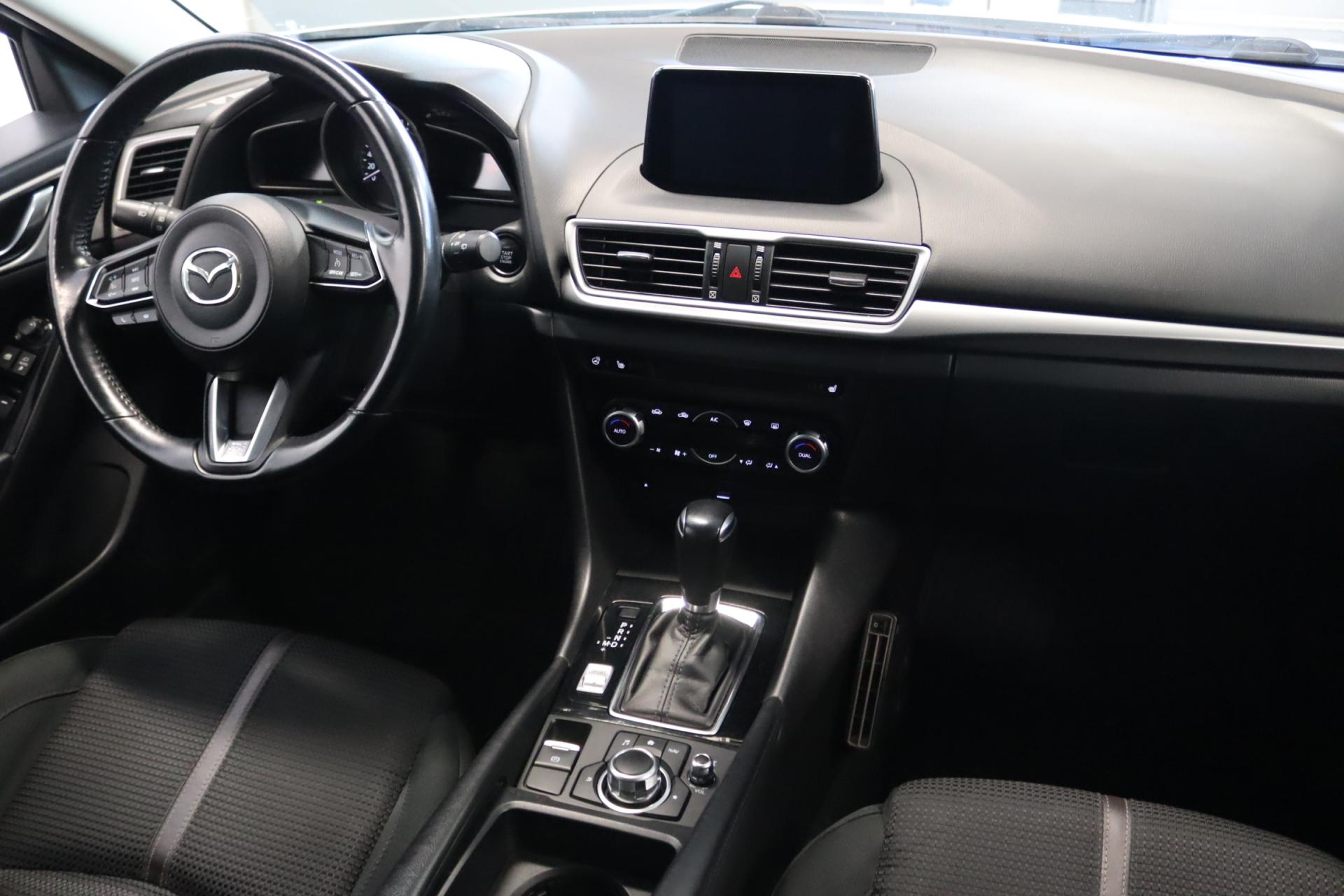 MAZDA 3 2018