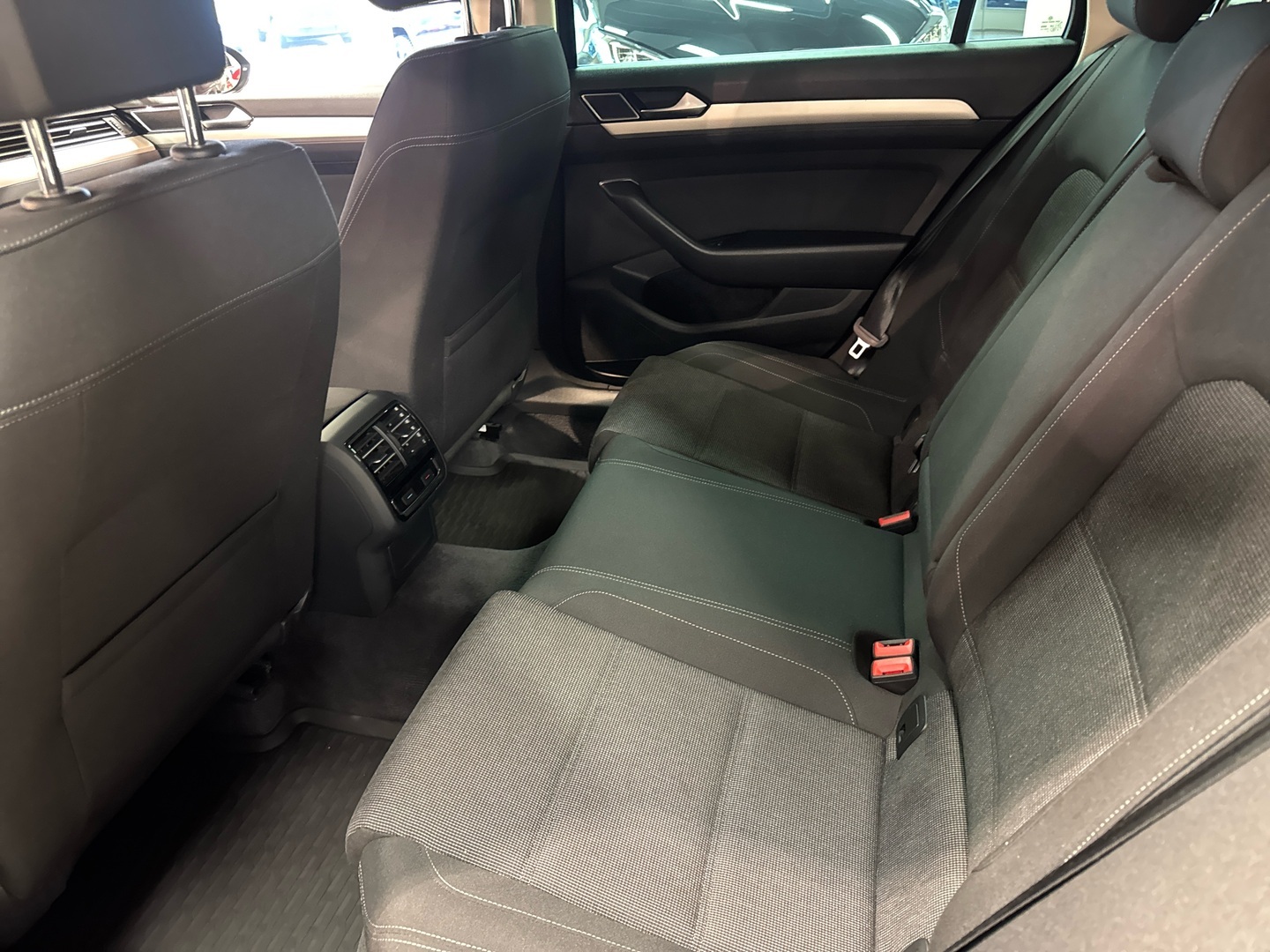 VOLKSWAGEN Passat 2018