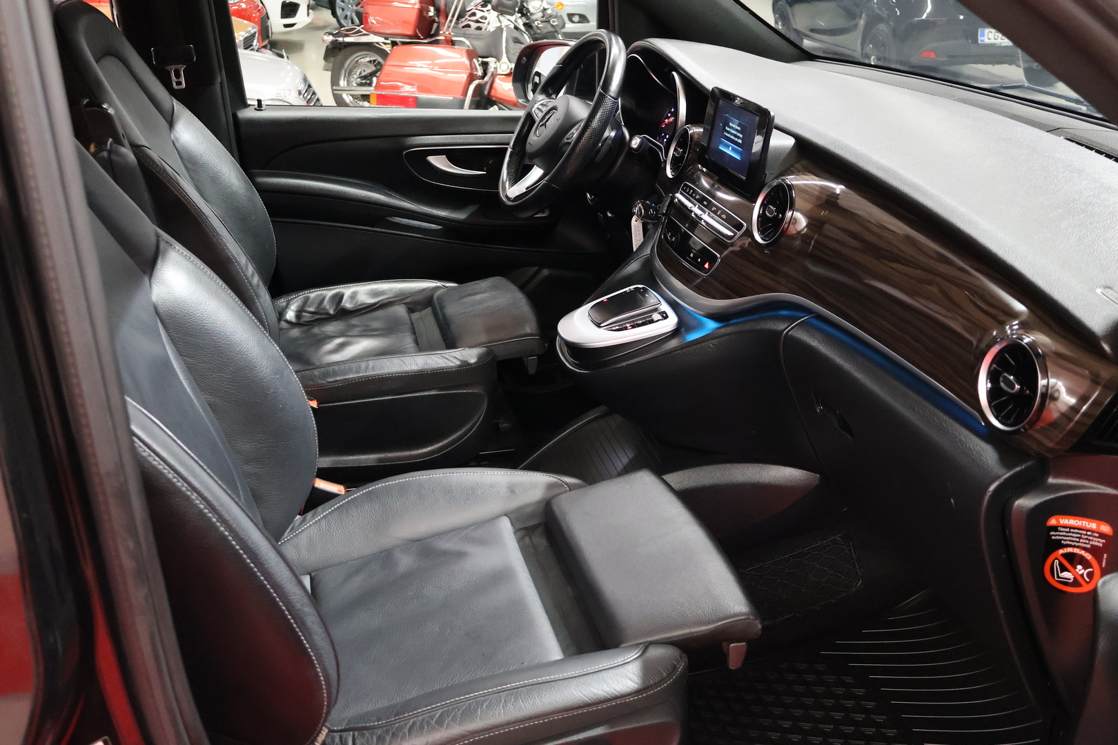 MERCEDES-BENZ V 2022