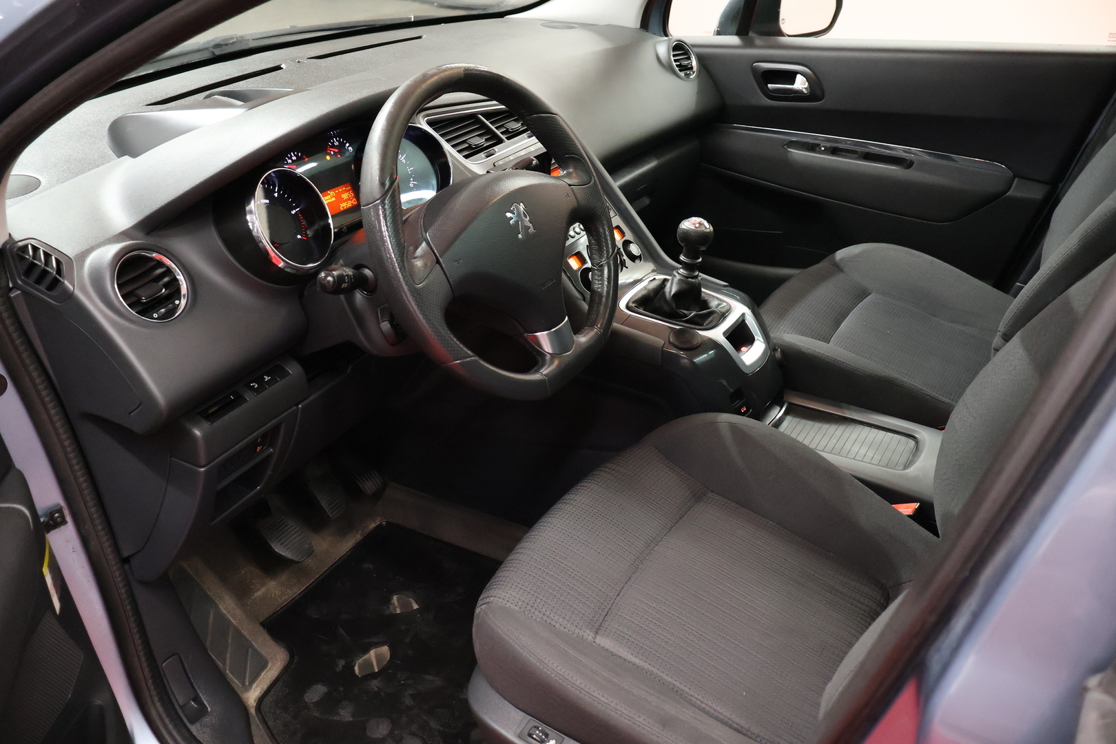PEUGEOT 5008 2013