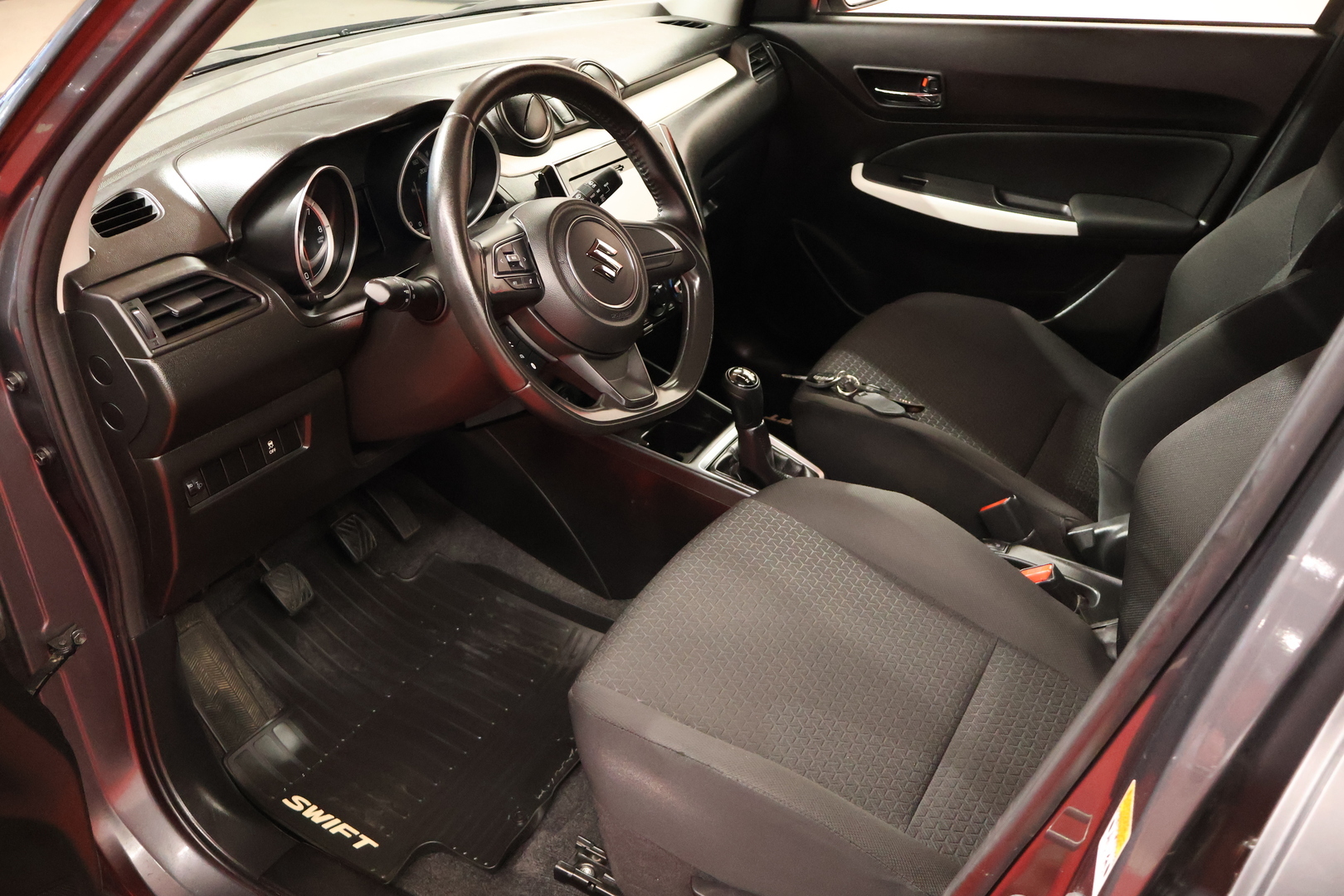 SUZUKI Swift 2017