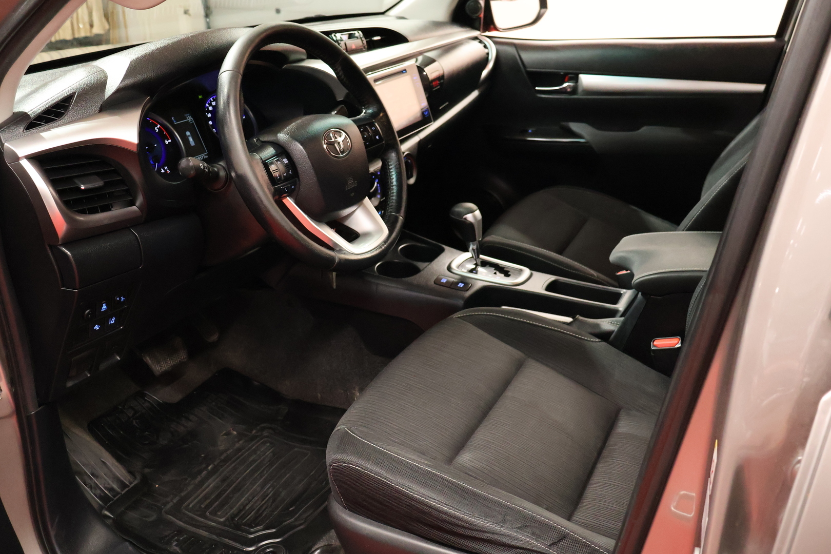 TOYOTA Hilux 2016