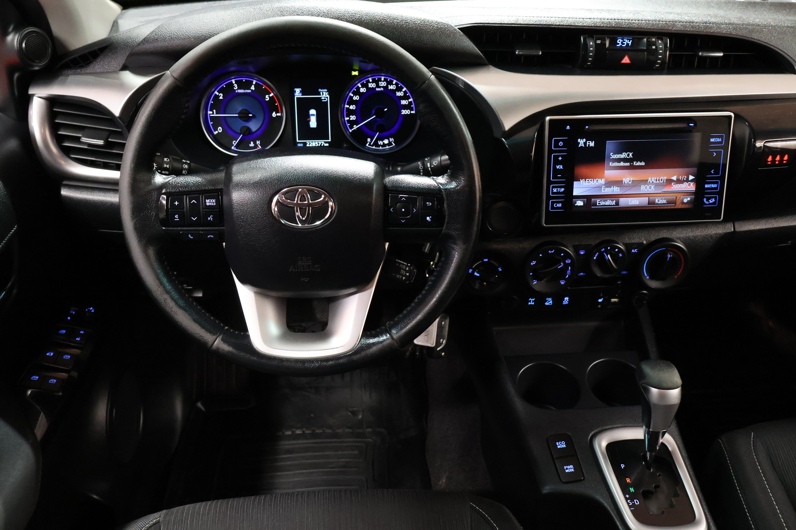 TOYOTA Hilux 2016