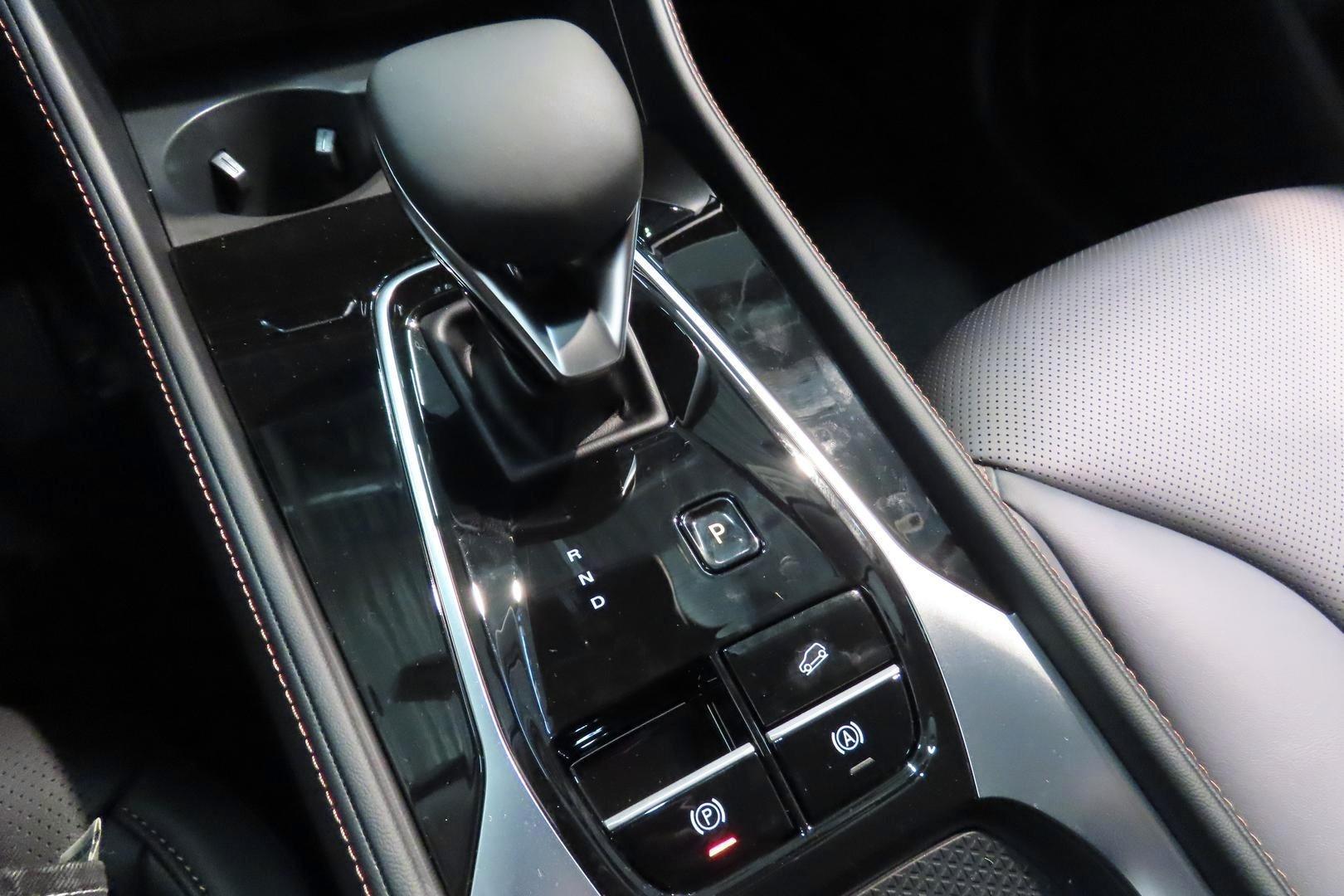 MG HS 2025