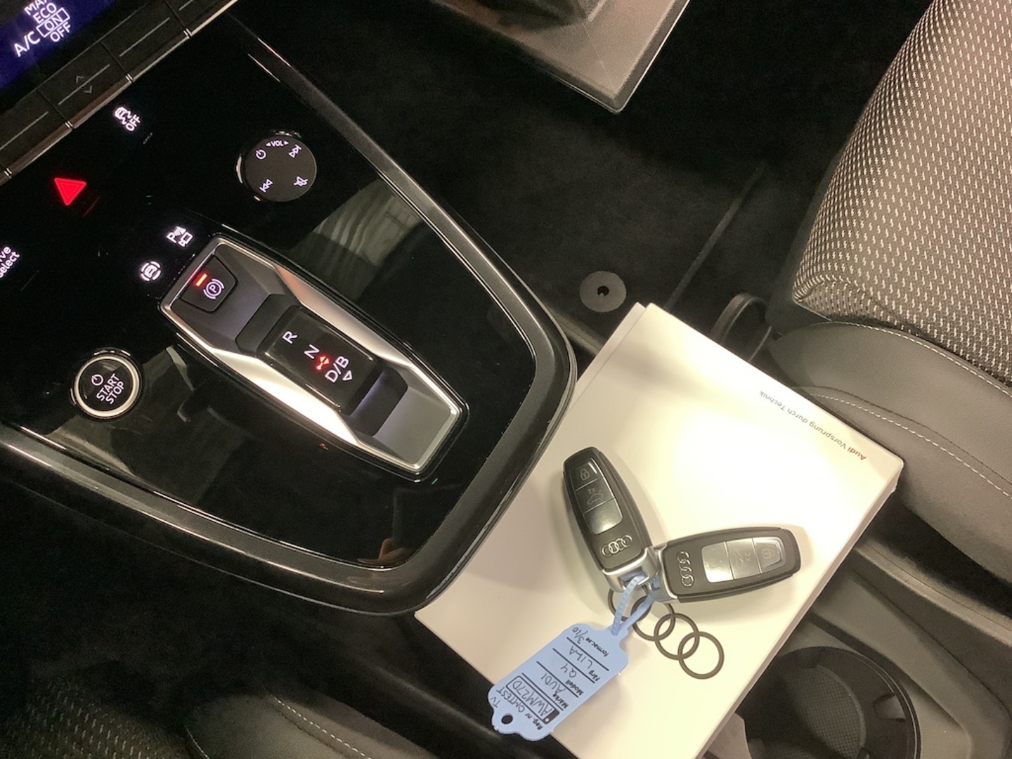 AUDI Q4 e-tron 2022