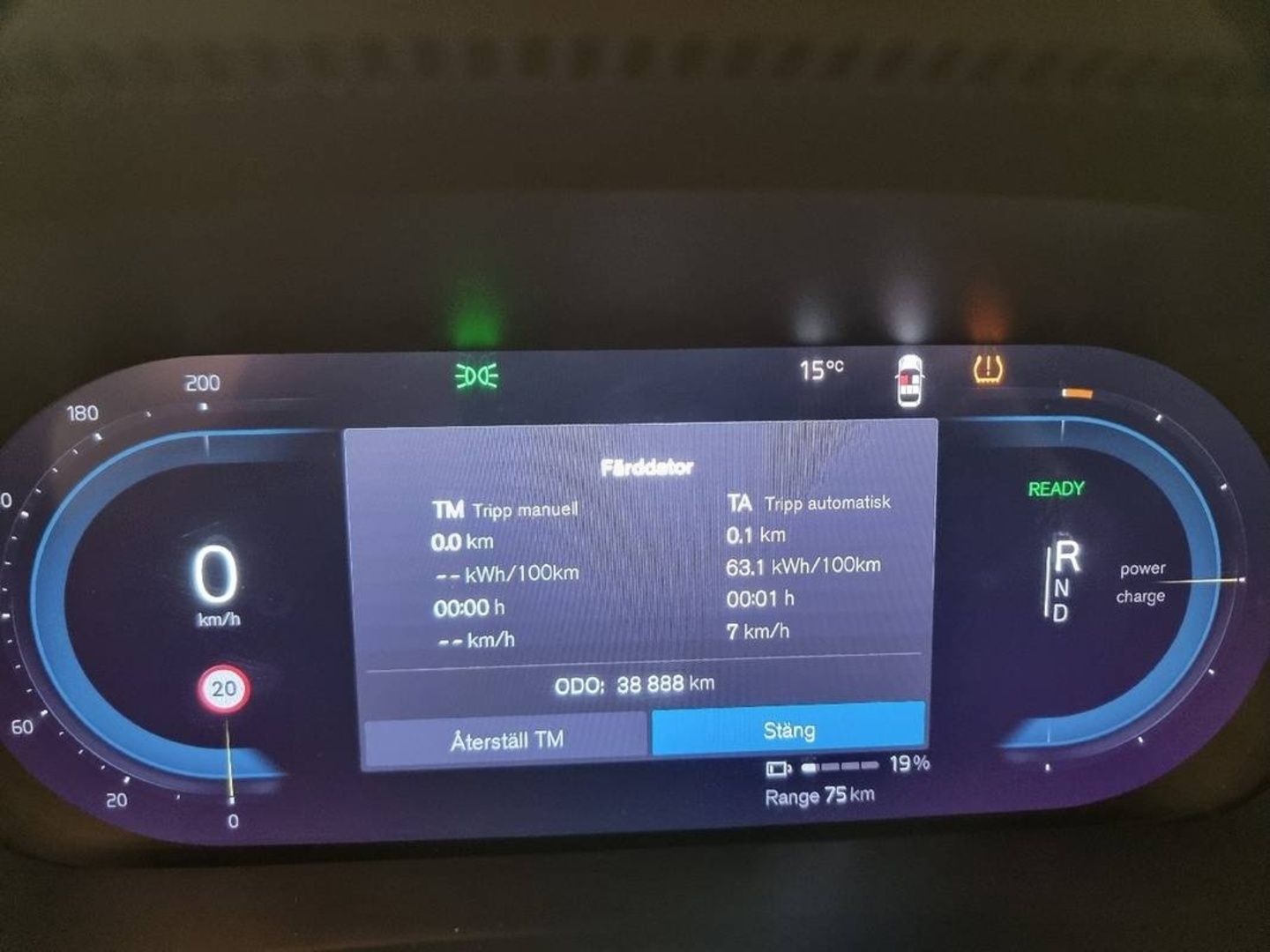 VOLVO XC40 2024
