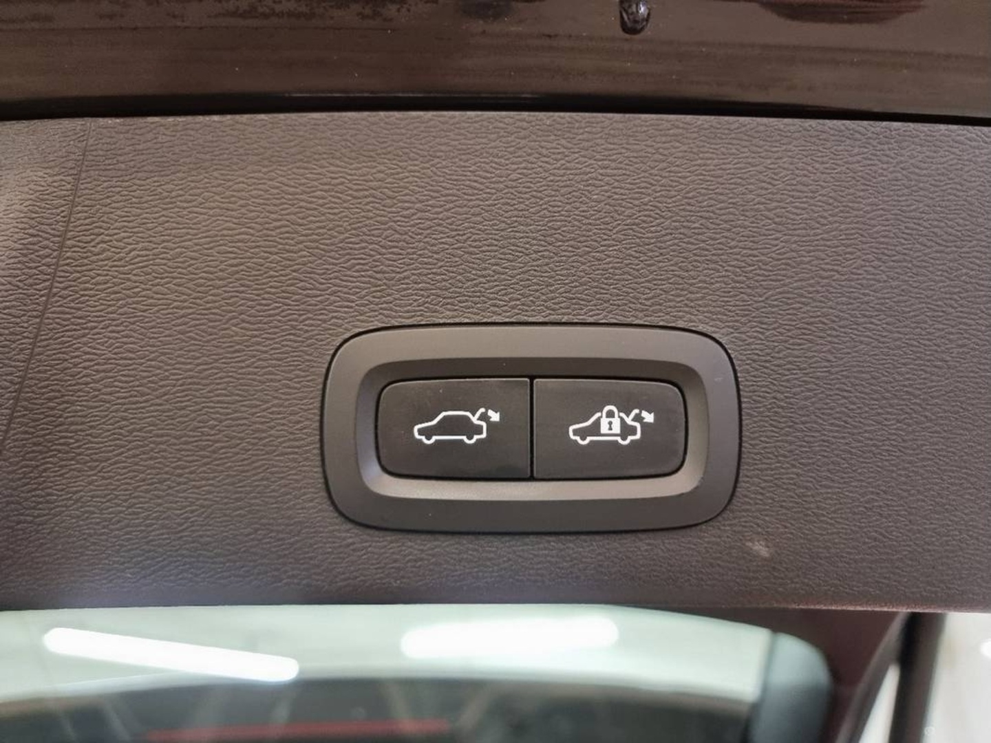 VOLVO XC40 2024
