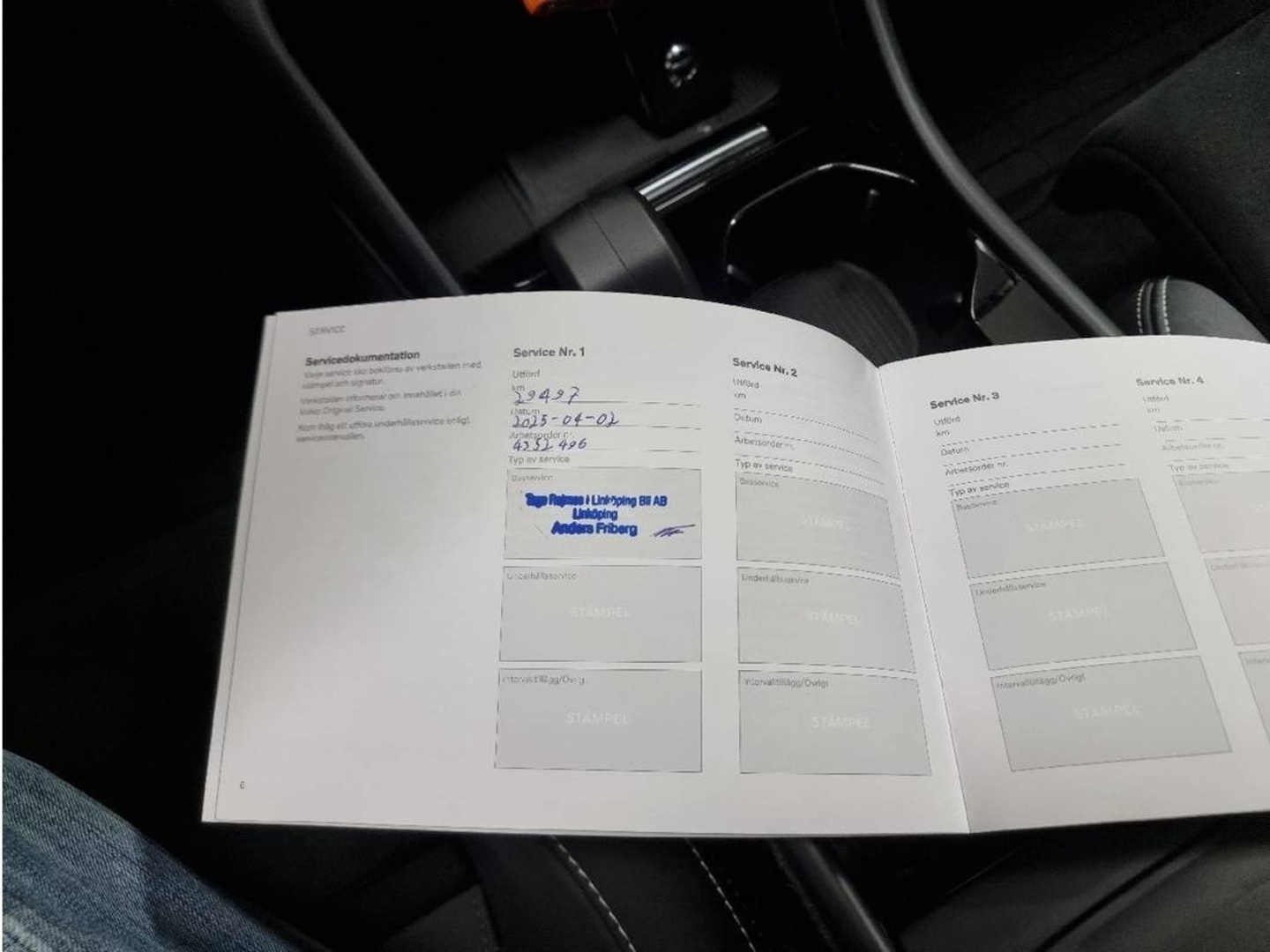 VOLVO XC40 2024