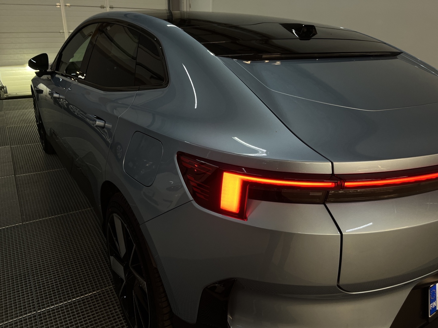 POLESTAR 4 2025