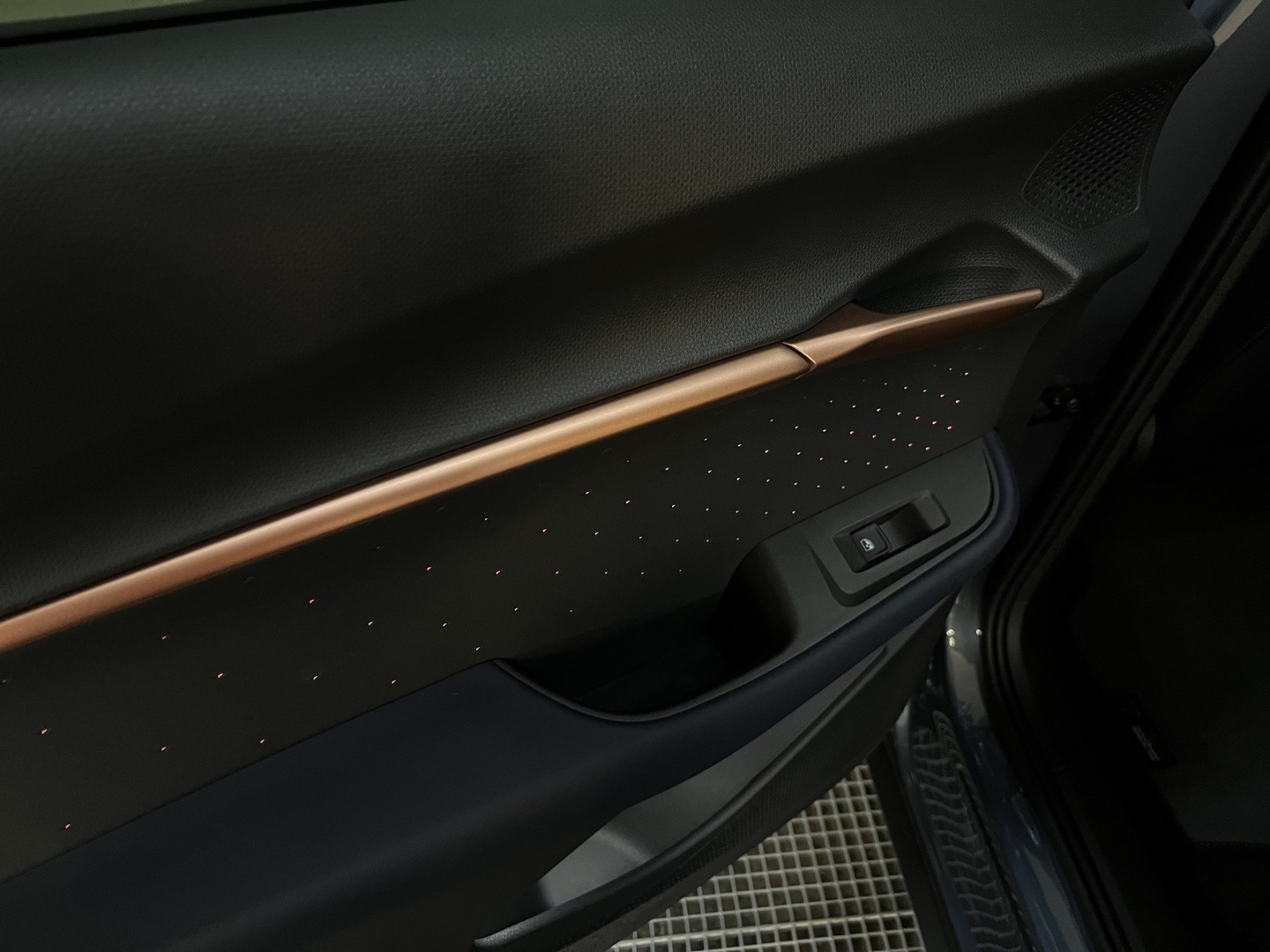CUPRA Tavascan 2025