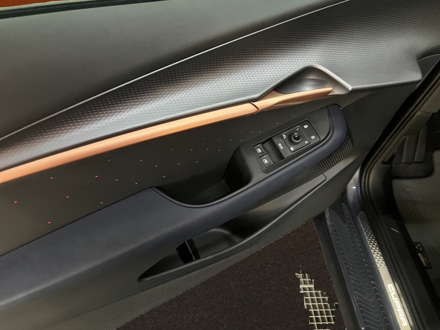 CUPRA Tavascan 2025