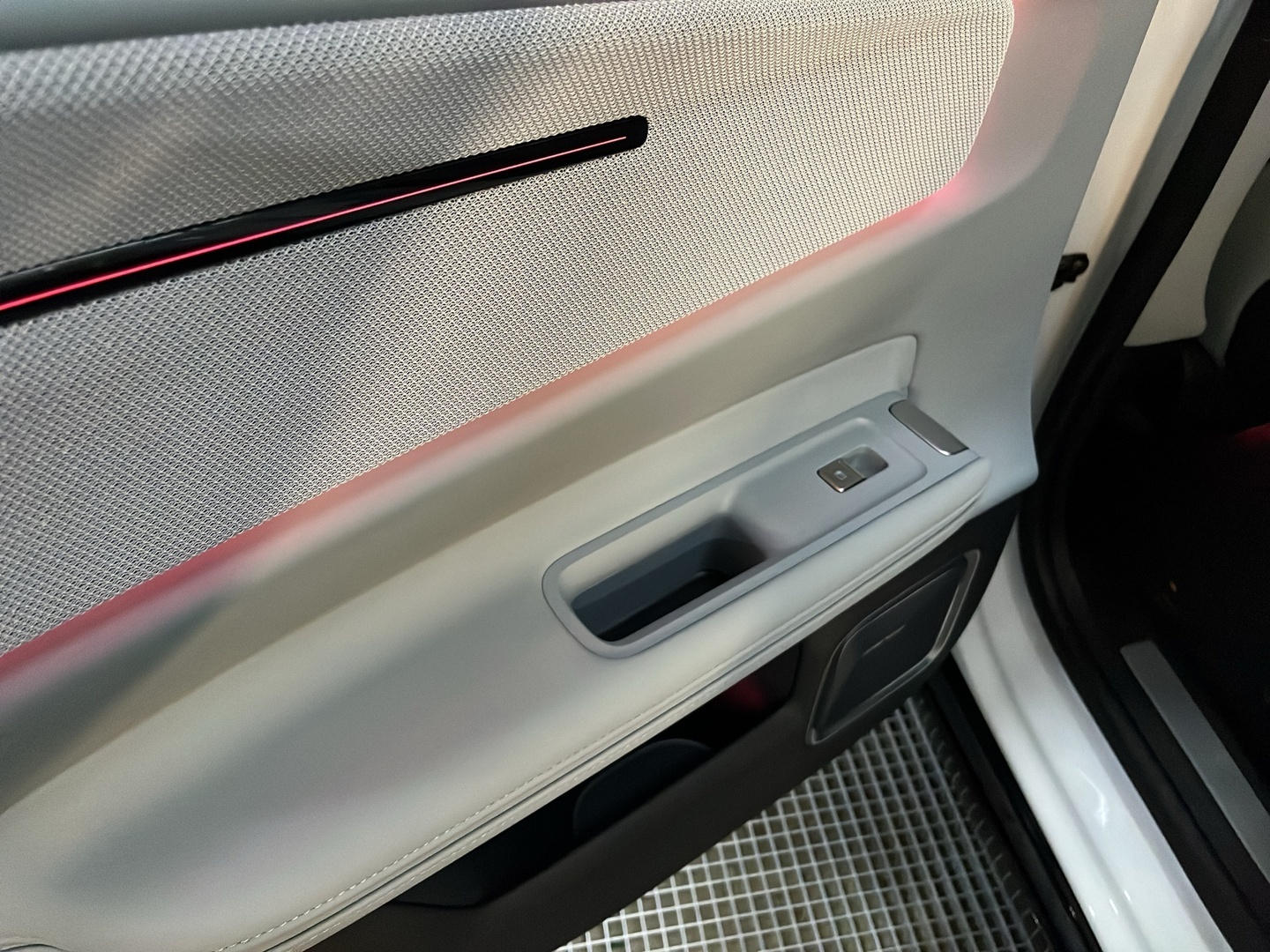 POLESTAR 4 2025