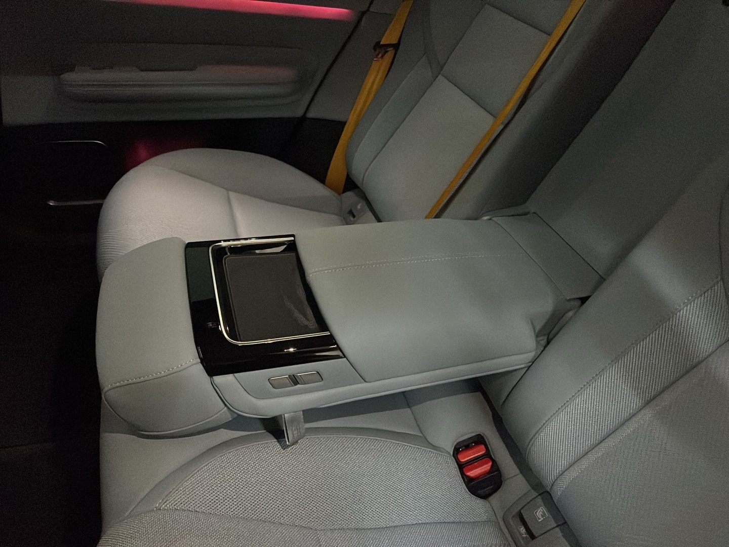 POLESTAR 4 2025