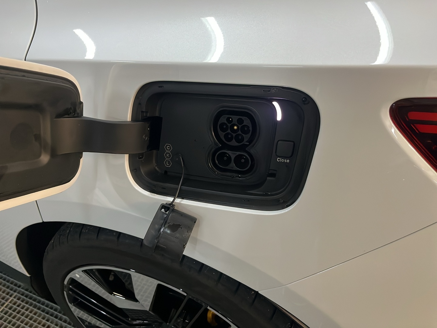 POLESTAR 4 2025