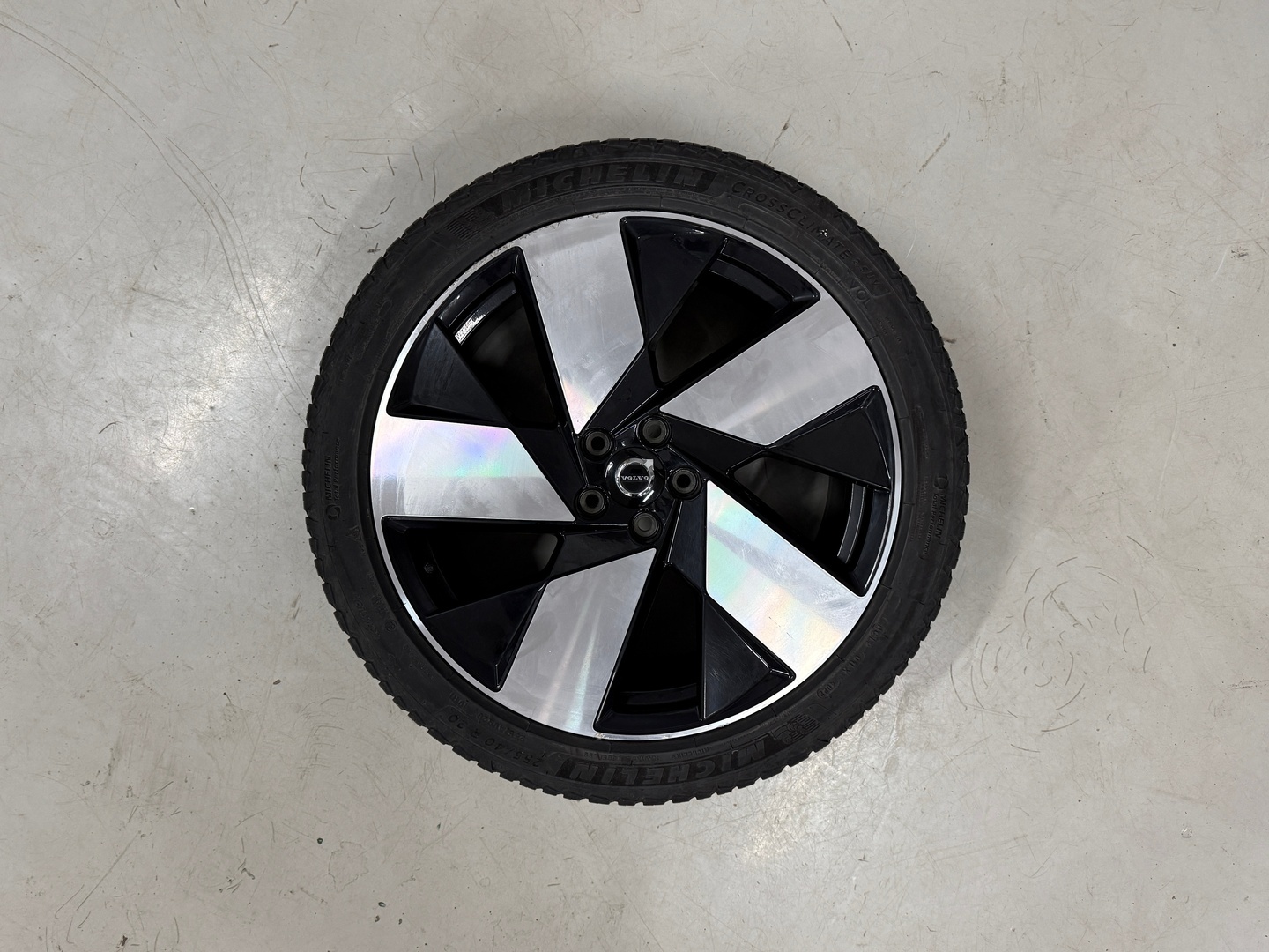 VOLVO C40 2023