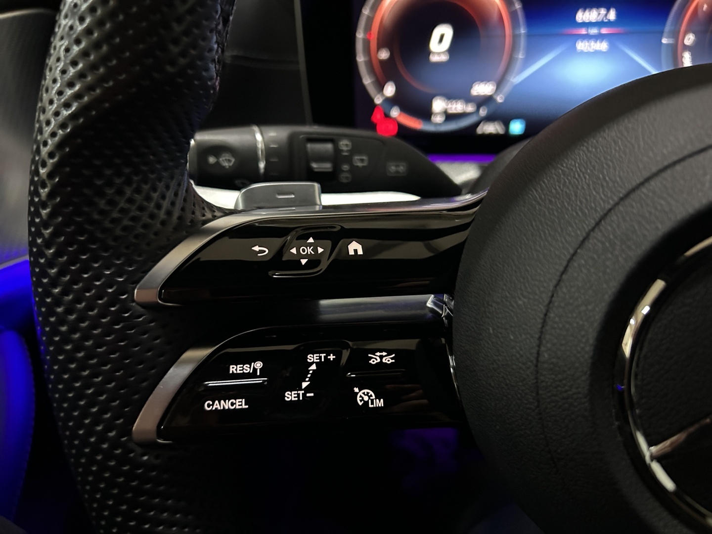 MERCEDES-BENZ E 2022