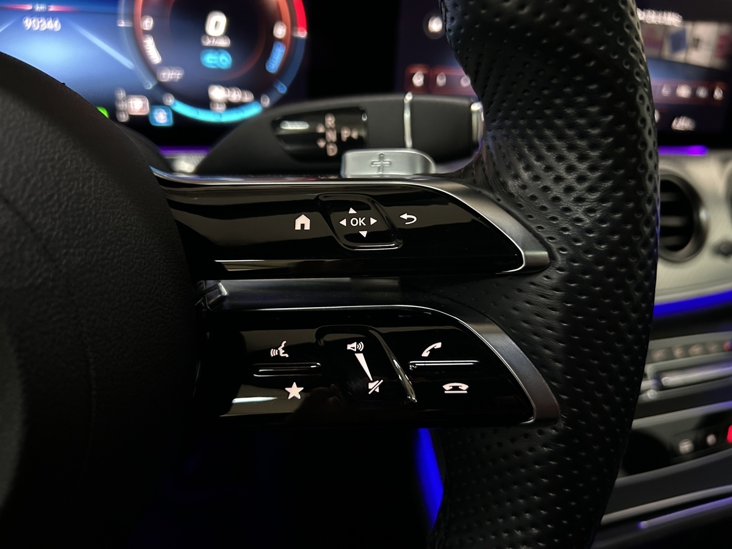 MERCEDES-BENZ E 2022