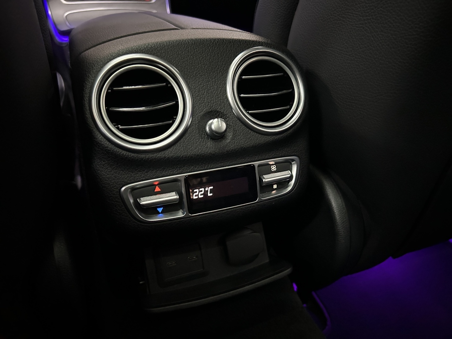 MERCEDES-BENZ E 2022