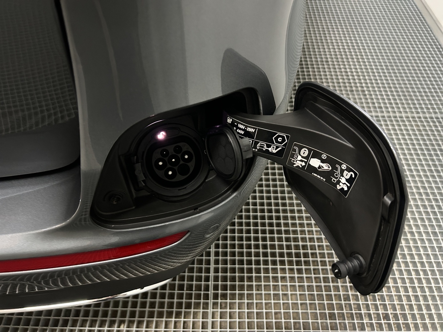 MERCEDES-BENZ E 2022