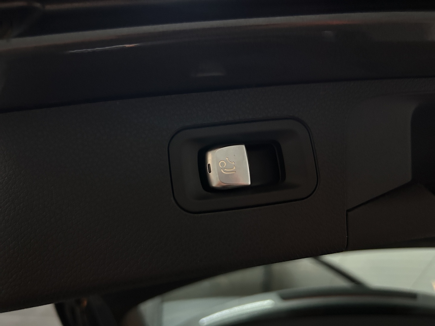 MERCEDES-BENZ E 2022