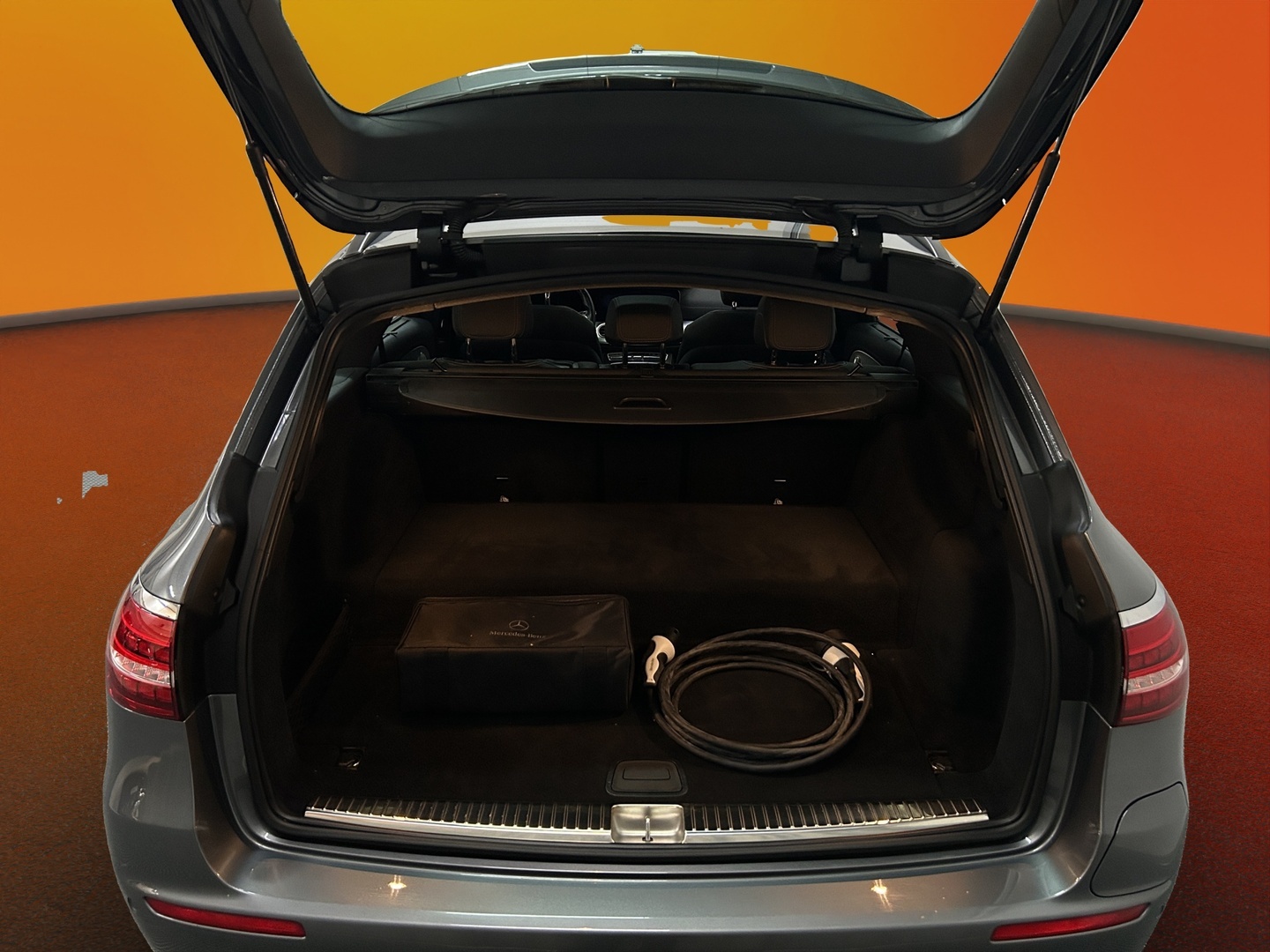 MERCEDES-BENZ E 2022