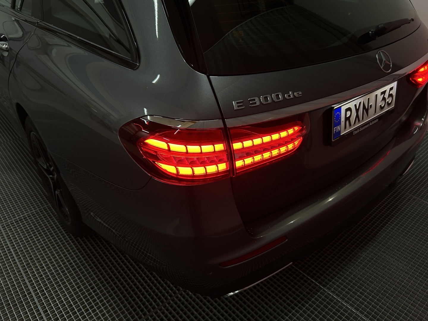 MERCEDES-BENZ E 2022