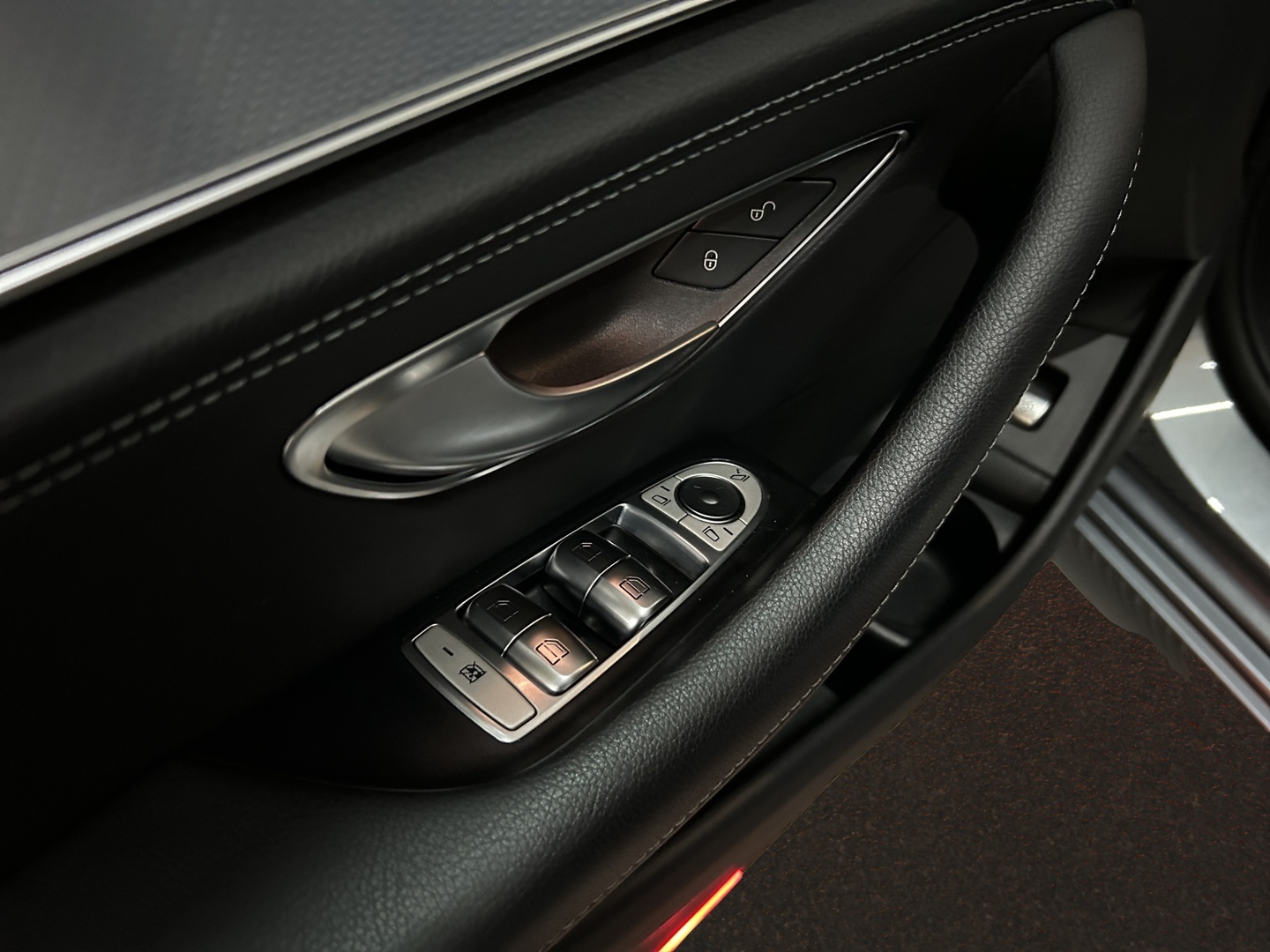 MERCEDES-BENZ E 2022