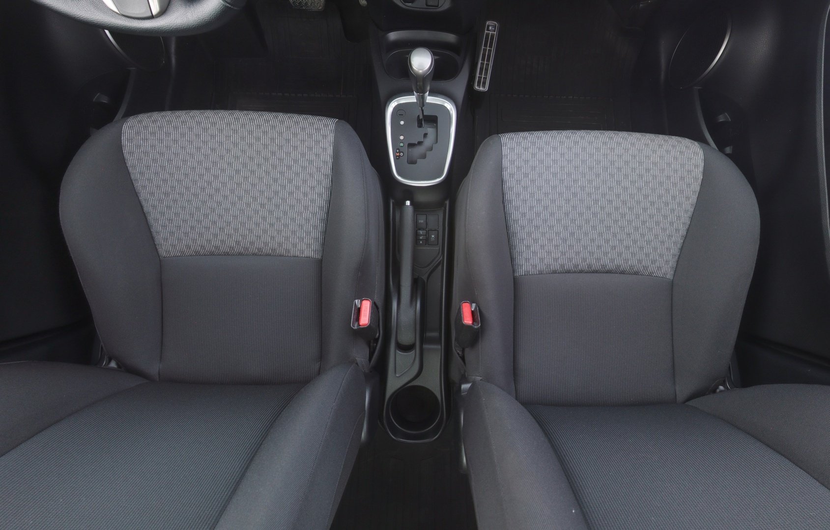 TOYOTA Yaris 2015