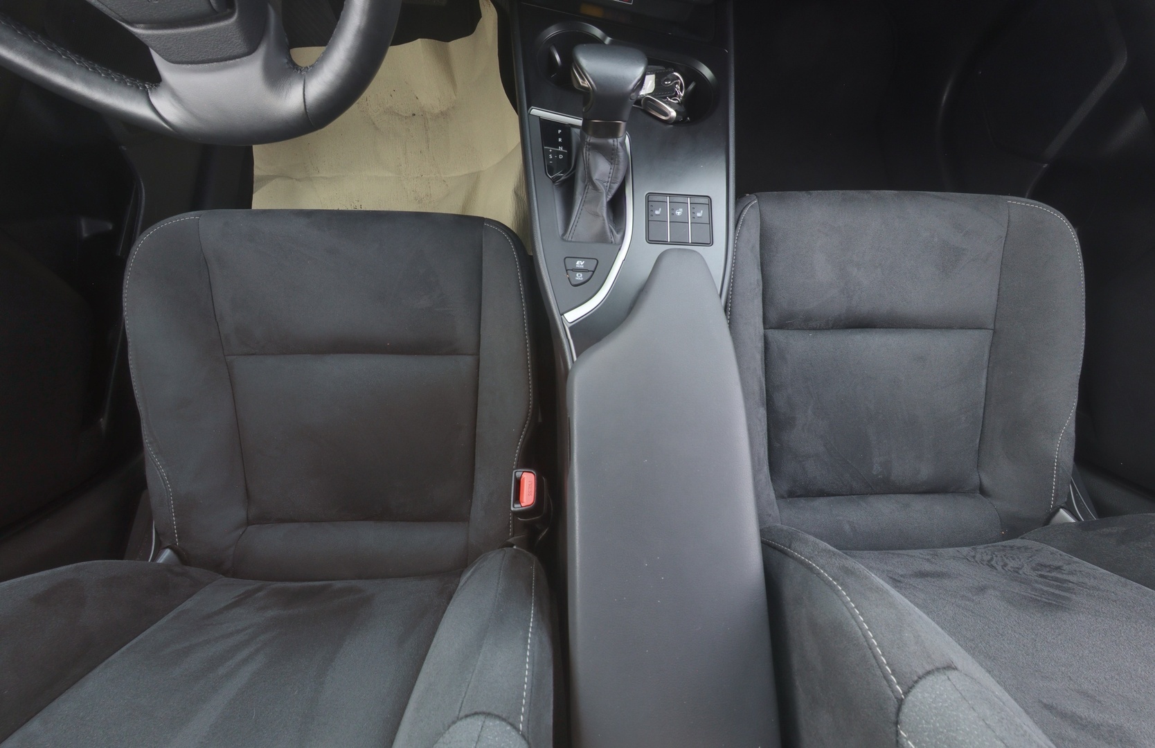 LEXUS UX 2024