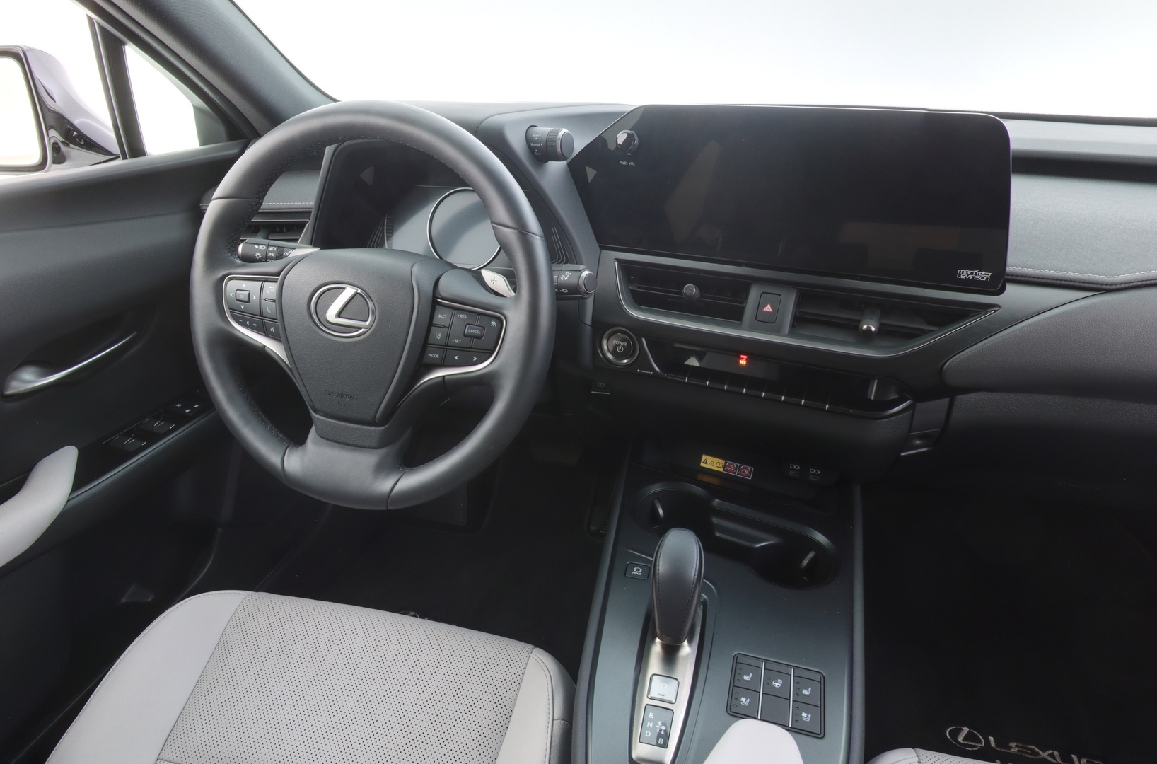 LEXUS UX 2023