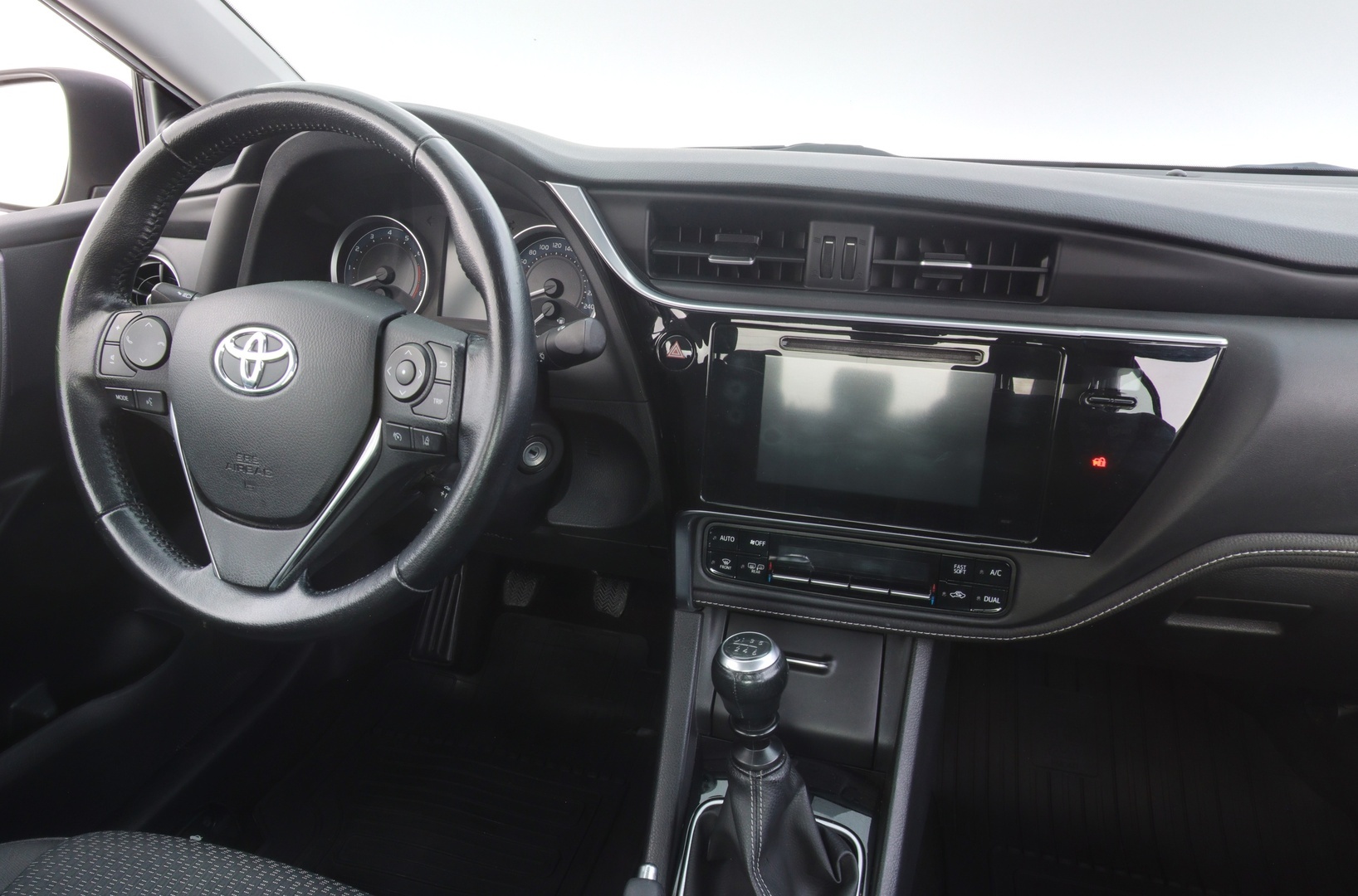TOYOTA Corolla 2017