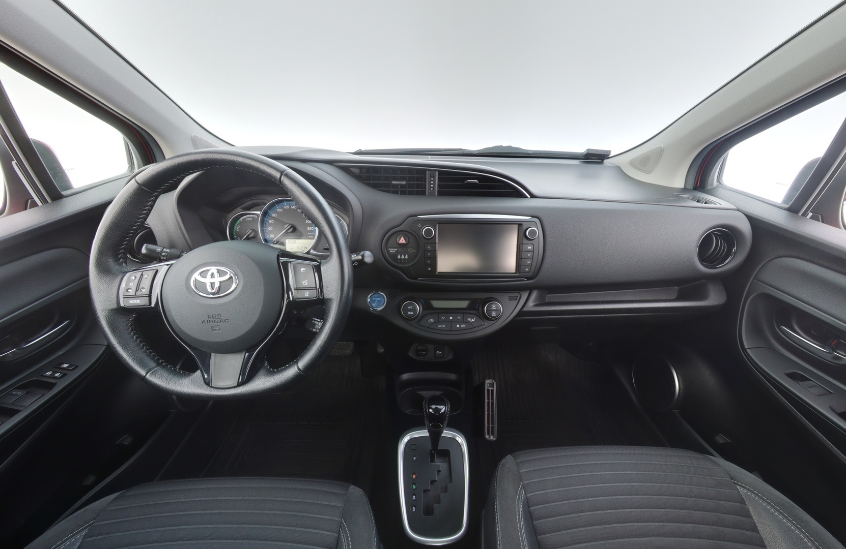 TOYOTA Yaris 2016