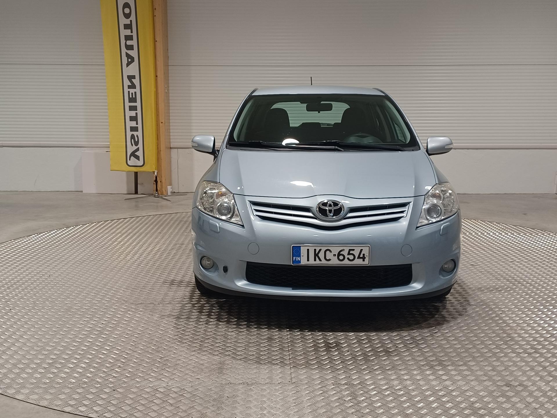 TOYOTA Auris 2011