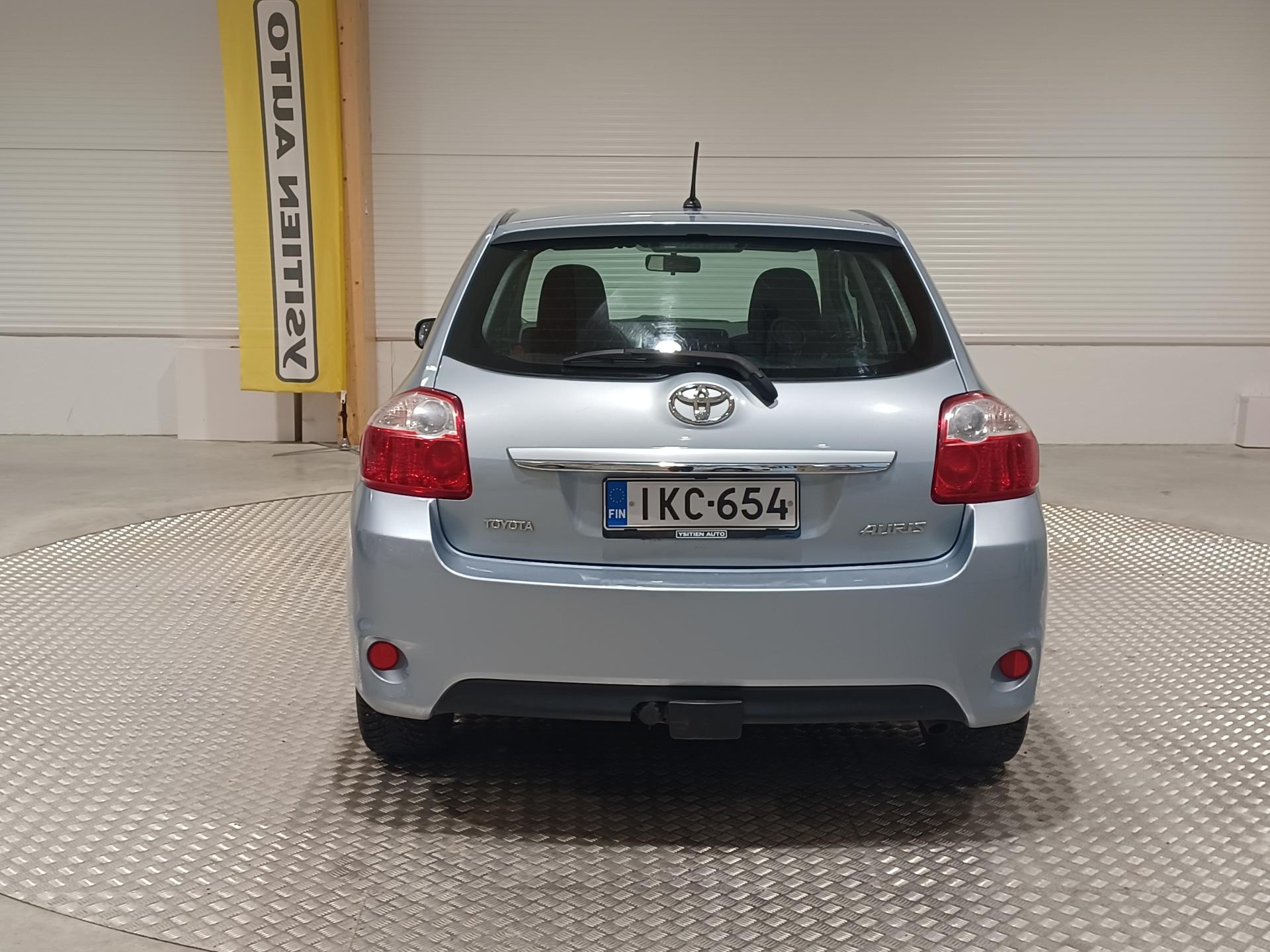TOYOTA Auris 2011