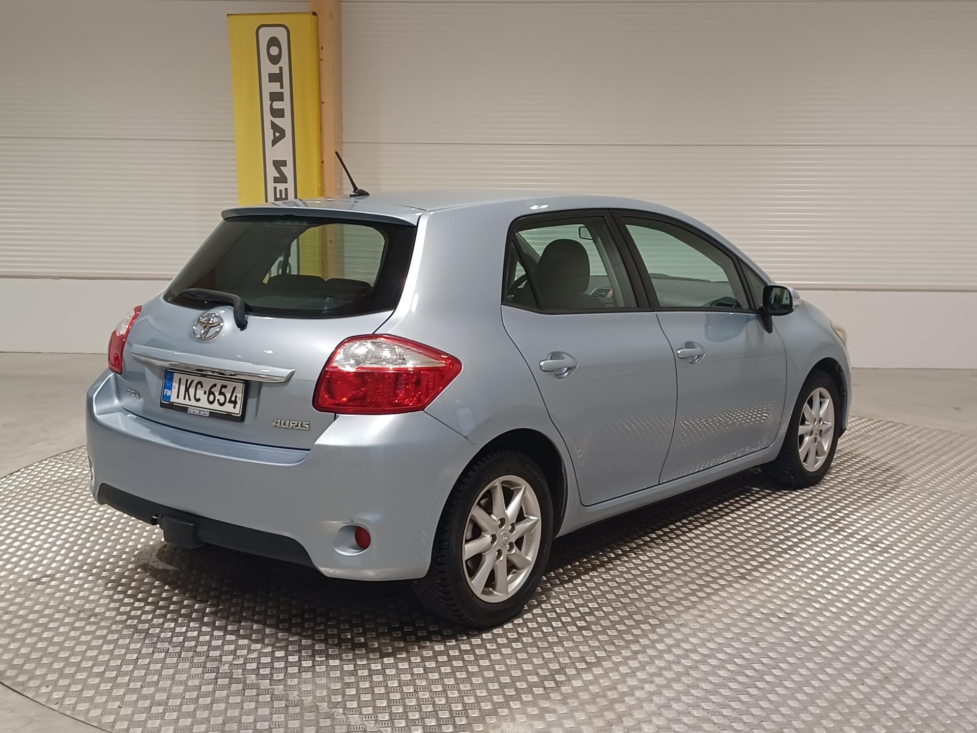 TOYOTA Auris 2011