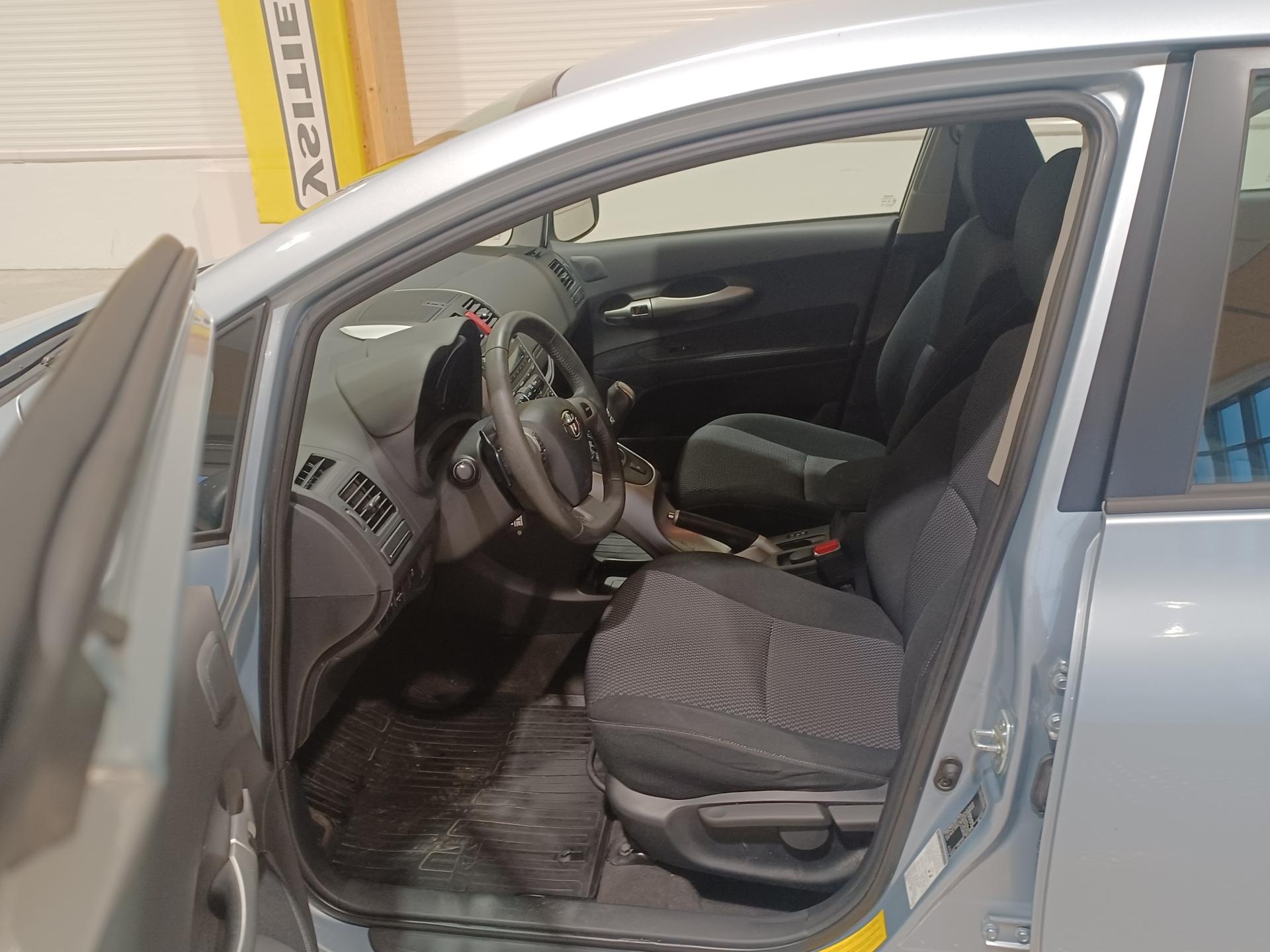 TOYOTA Auris 2011