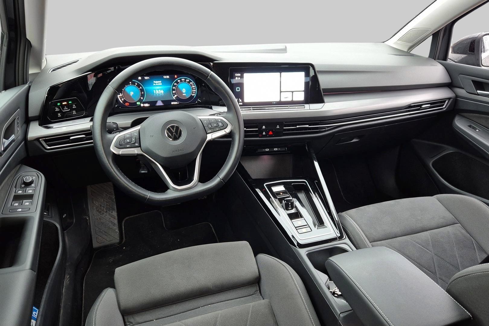 VOLKSWAGEN Golf 2023