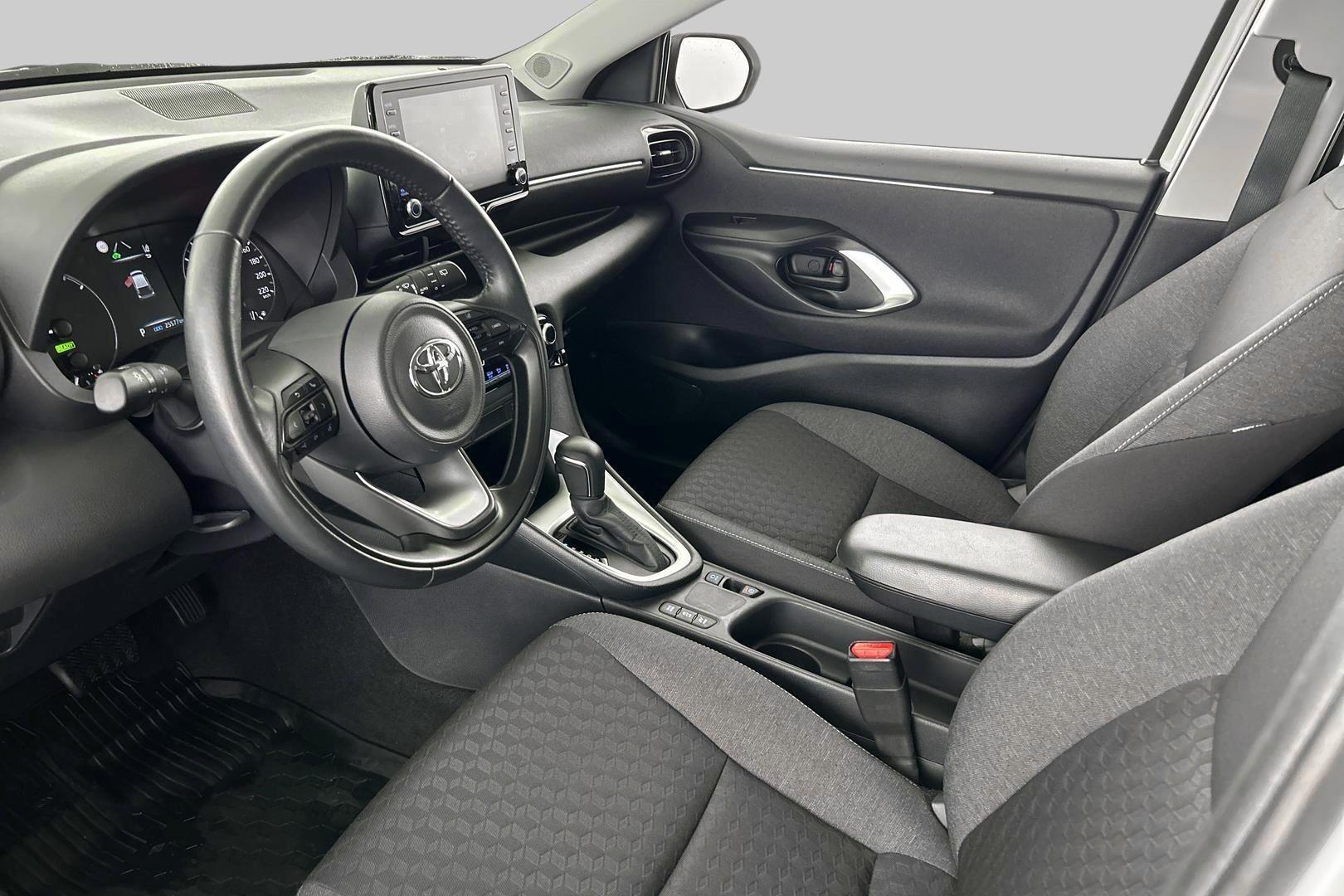 TOYOTA Yaris 2023