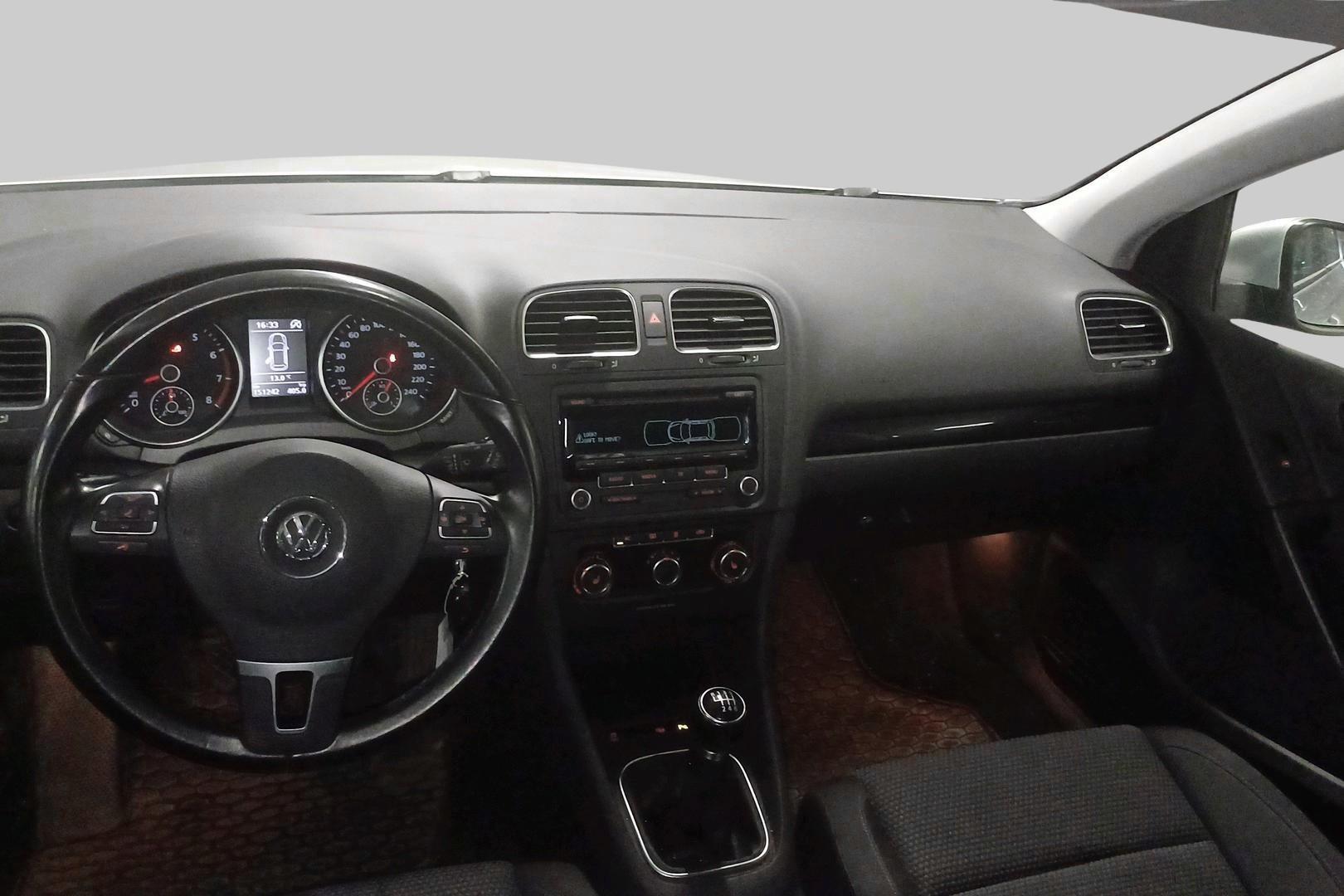 VOLKSWAGEN Golf 2012