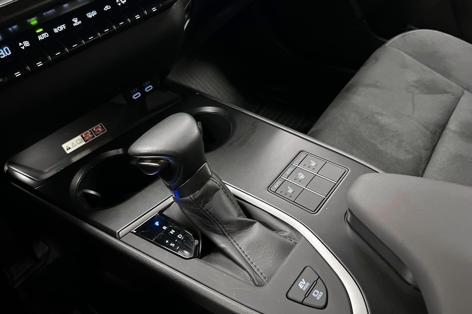 LEXUS UX 2023