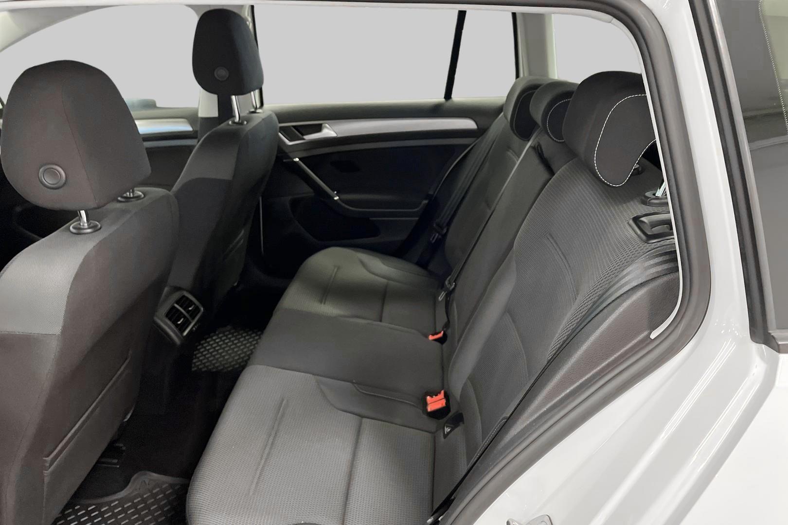 VOLKSWAGEN Golf 2015