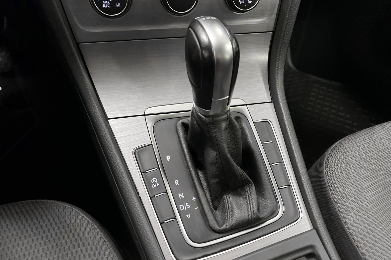 VOLKSWAGEN Golf 2015