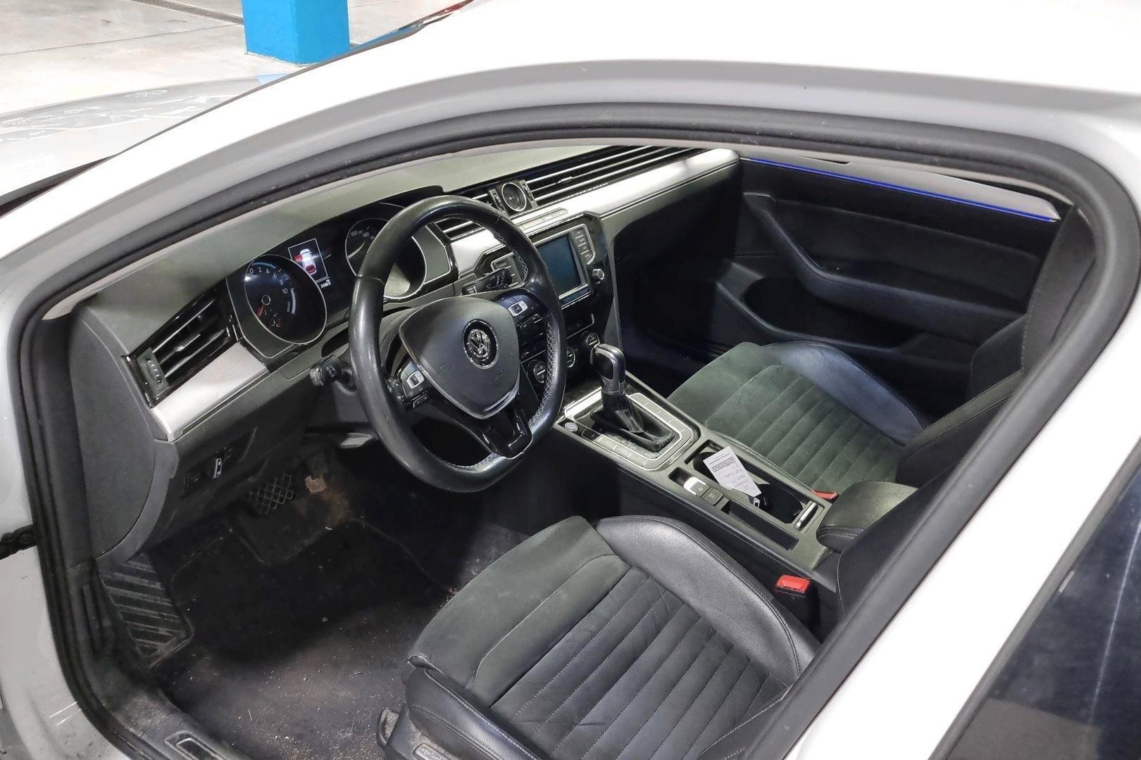 VOLKSWAGEN Passat 2016