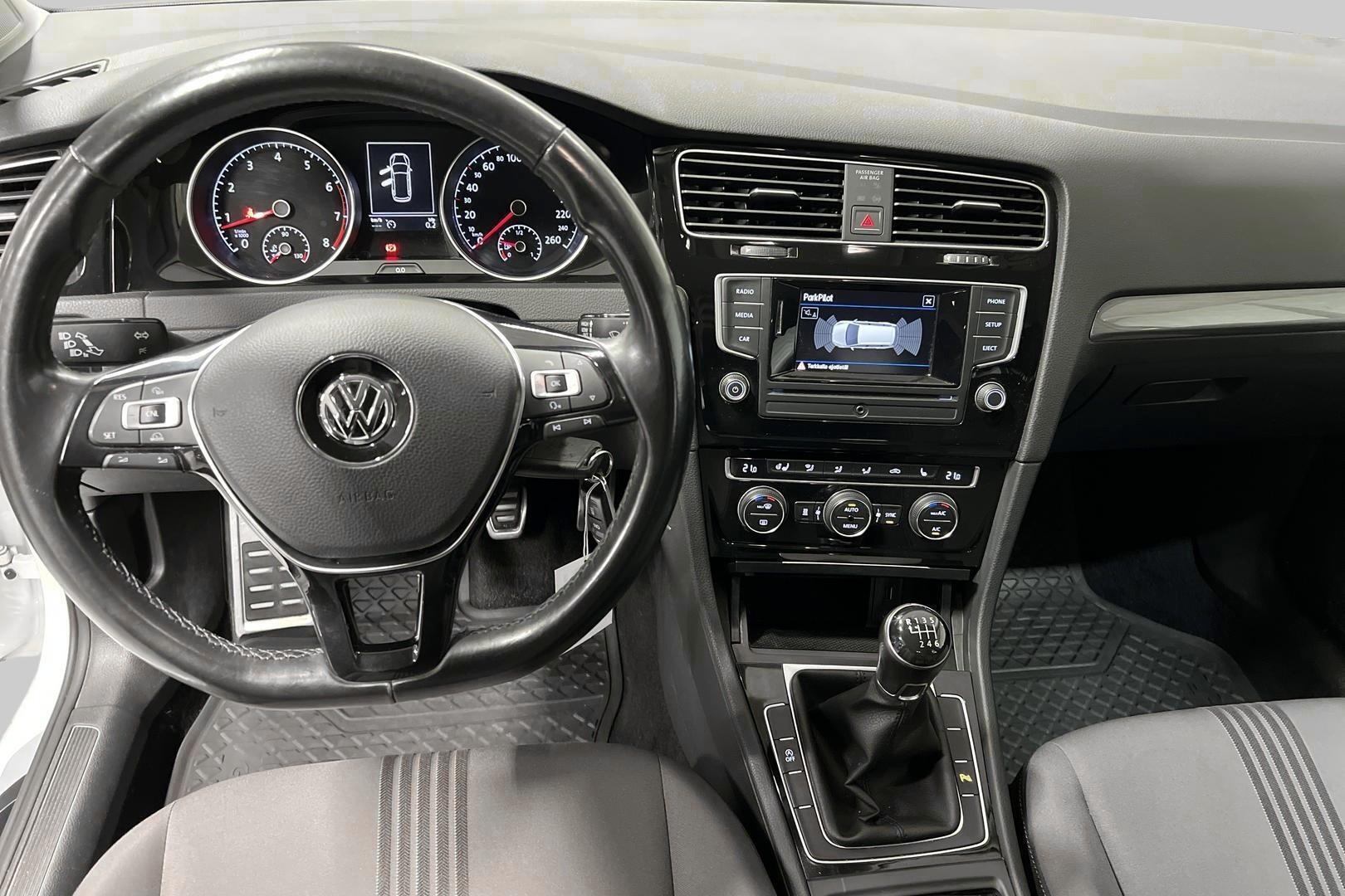 VOLKSWAGEN Golf 2016