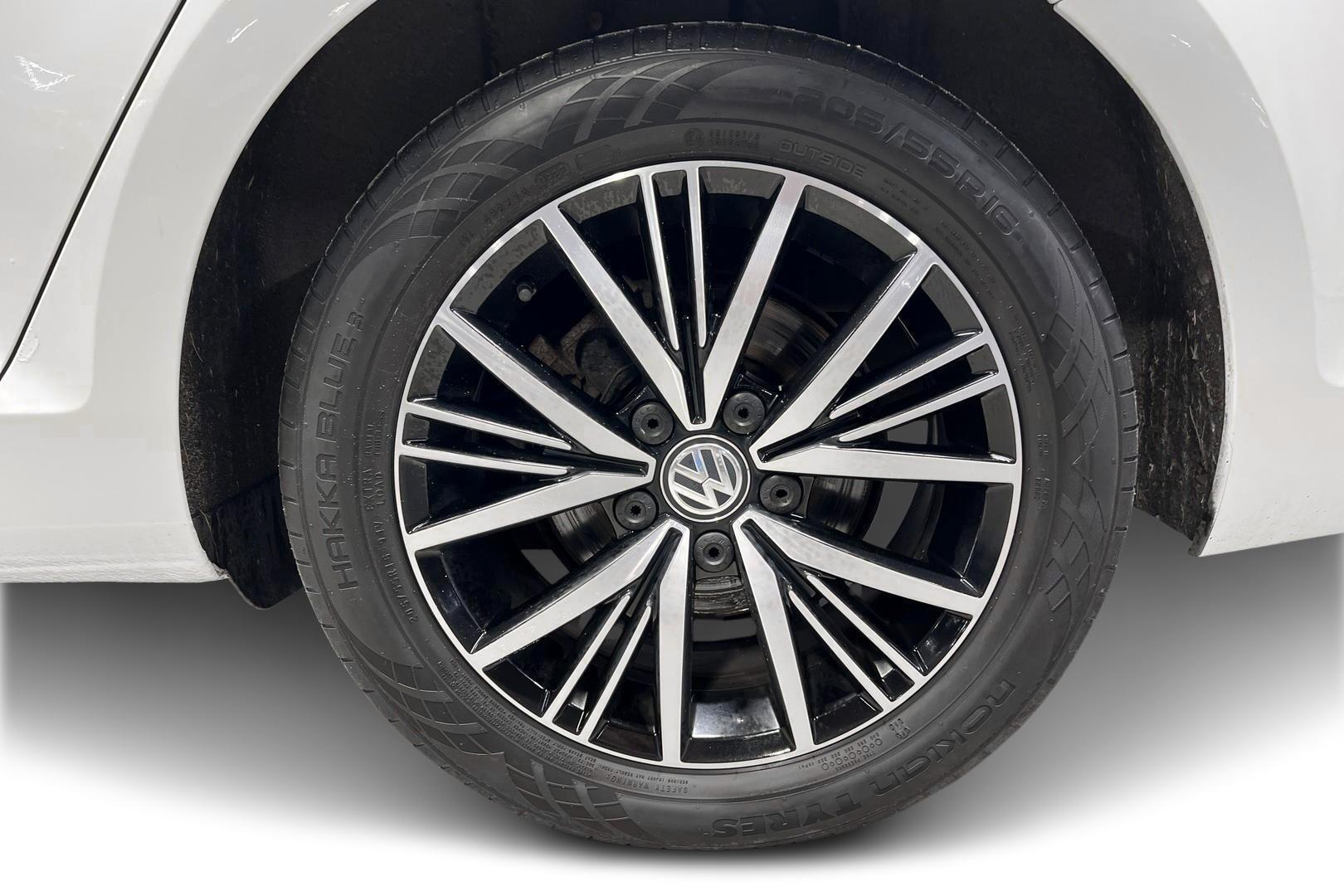 VOLKSWAGEN Golf 2016