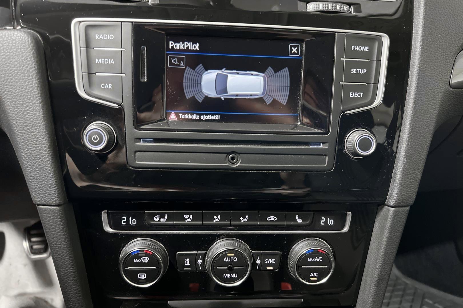 VOLKSWAGEN Golf 2016